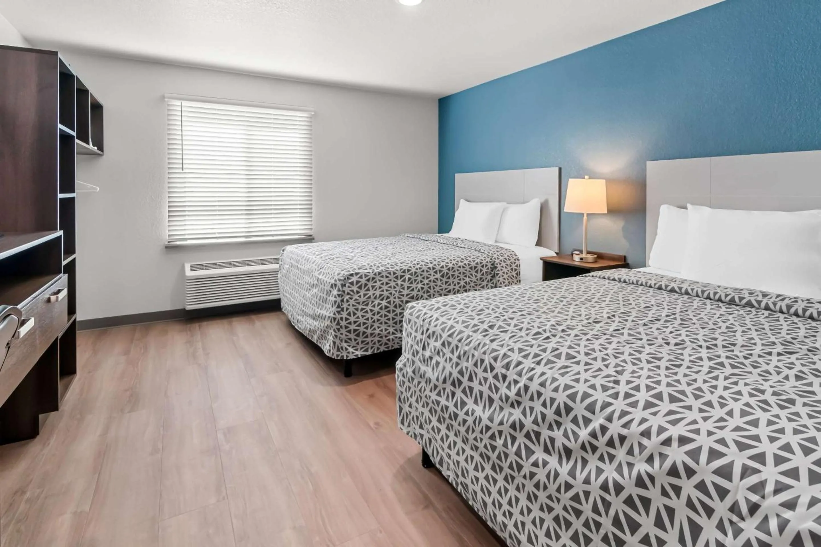 Queen Suite with Two Queen Beds and Tub - Disability Access/Non Smoking in WoodSpring Suites Waco South