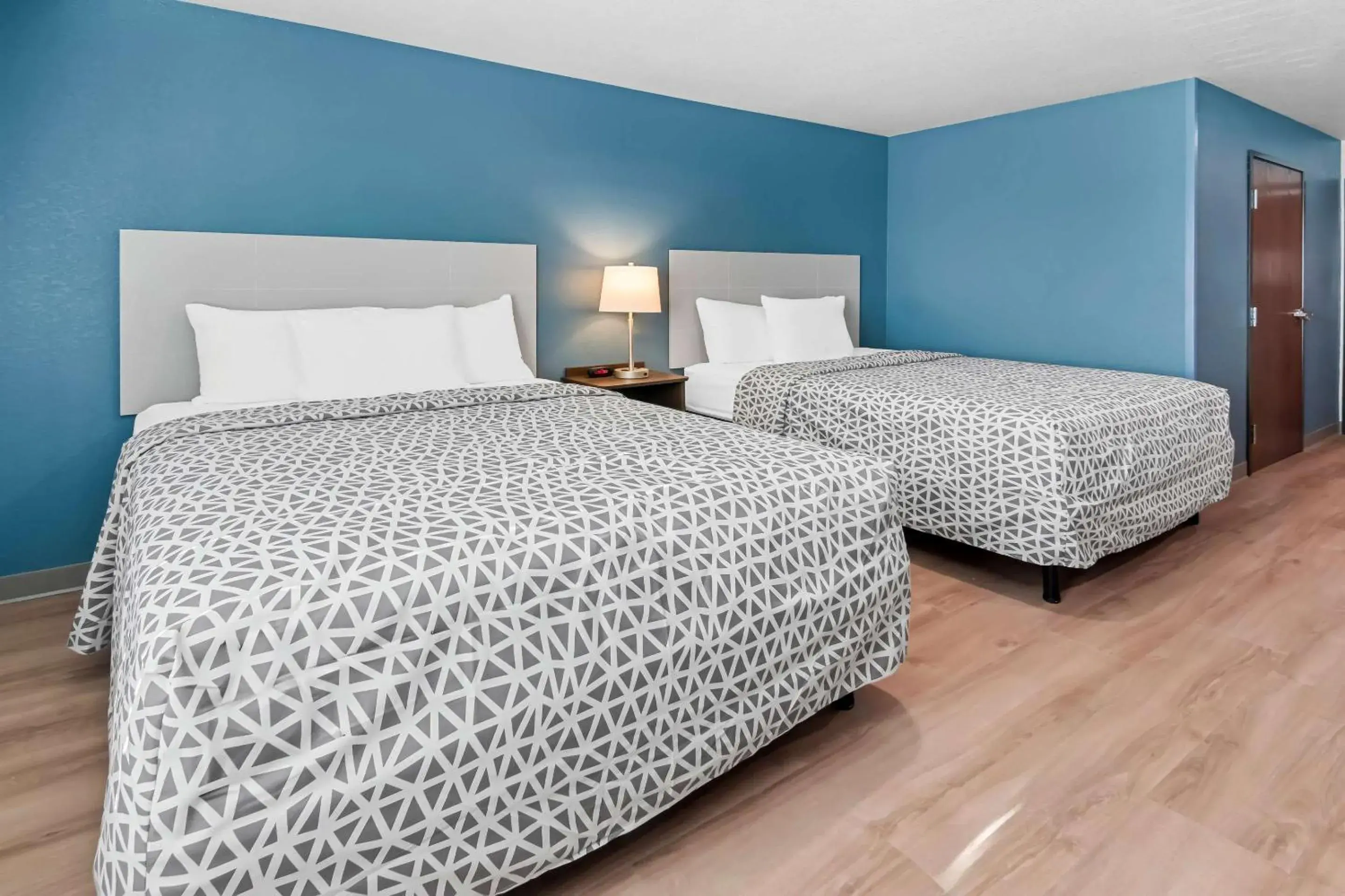 Queen Suite with Two Queen Beds and Tub - Disability Access/Non Smoking in WoodSpring Suites Waco South Queen Suite with Two Queen Beds and Tub - Disability Access/Non Smoking in WoodSpring Suites Waco South