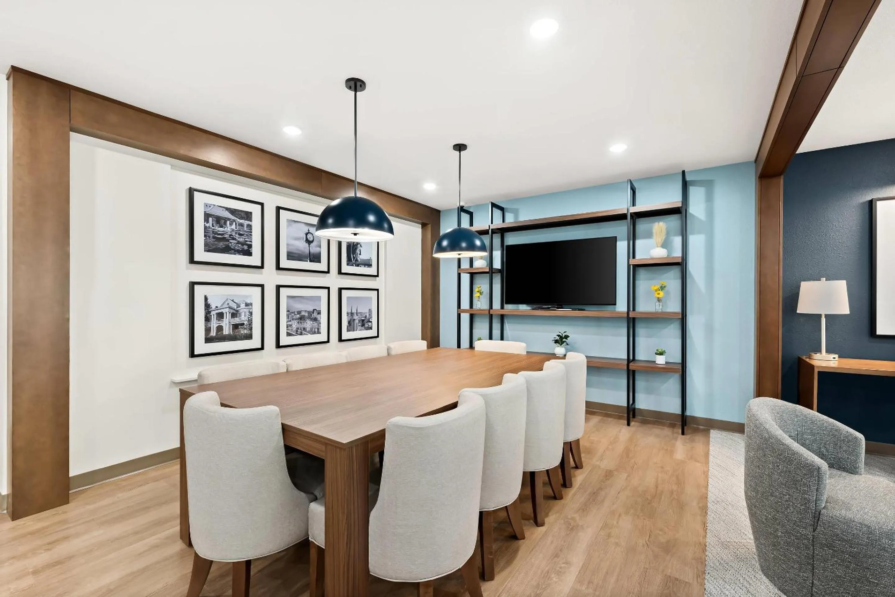 Lobby or reception in Everhome Suites Huntsville - Research Park