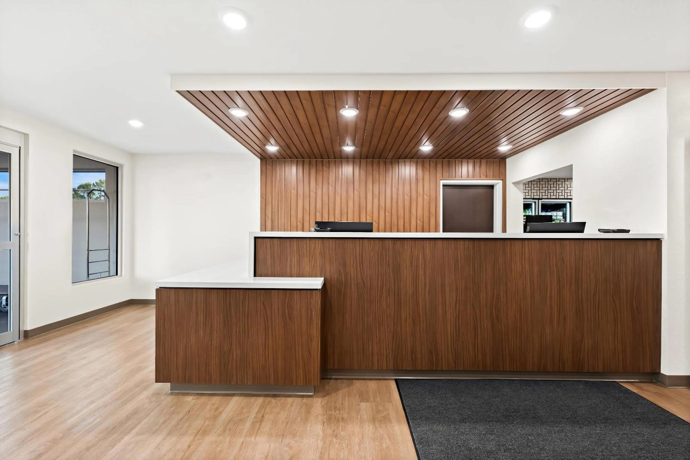 Lobby or reception in Everhome Suites Huntsville - Research Park