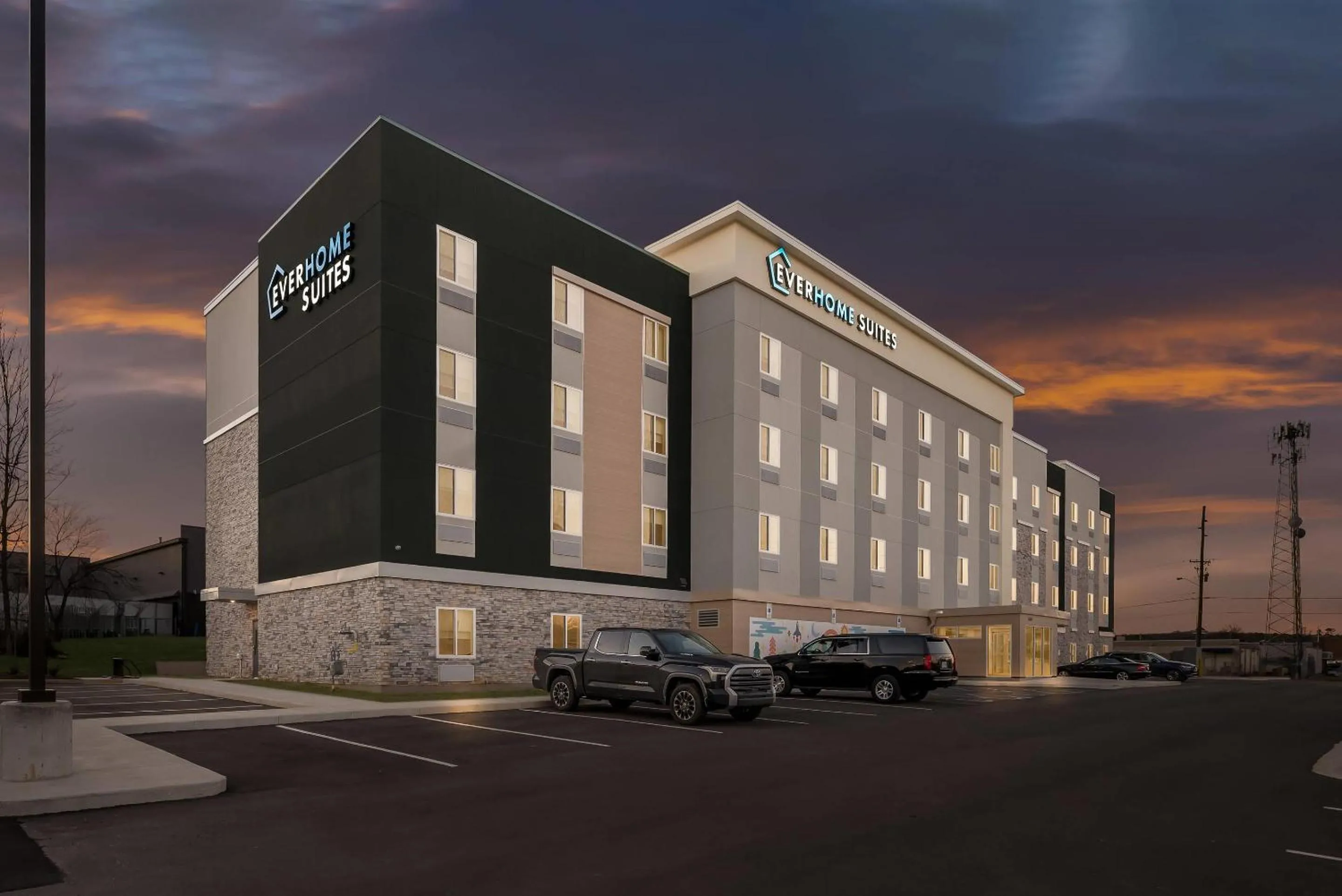 Property building in Everhome Suites Huntsville - Research Park