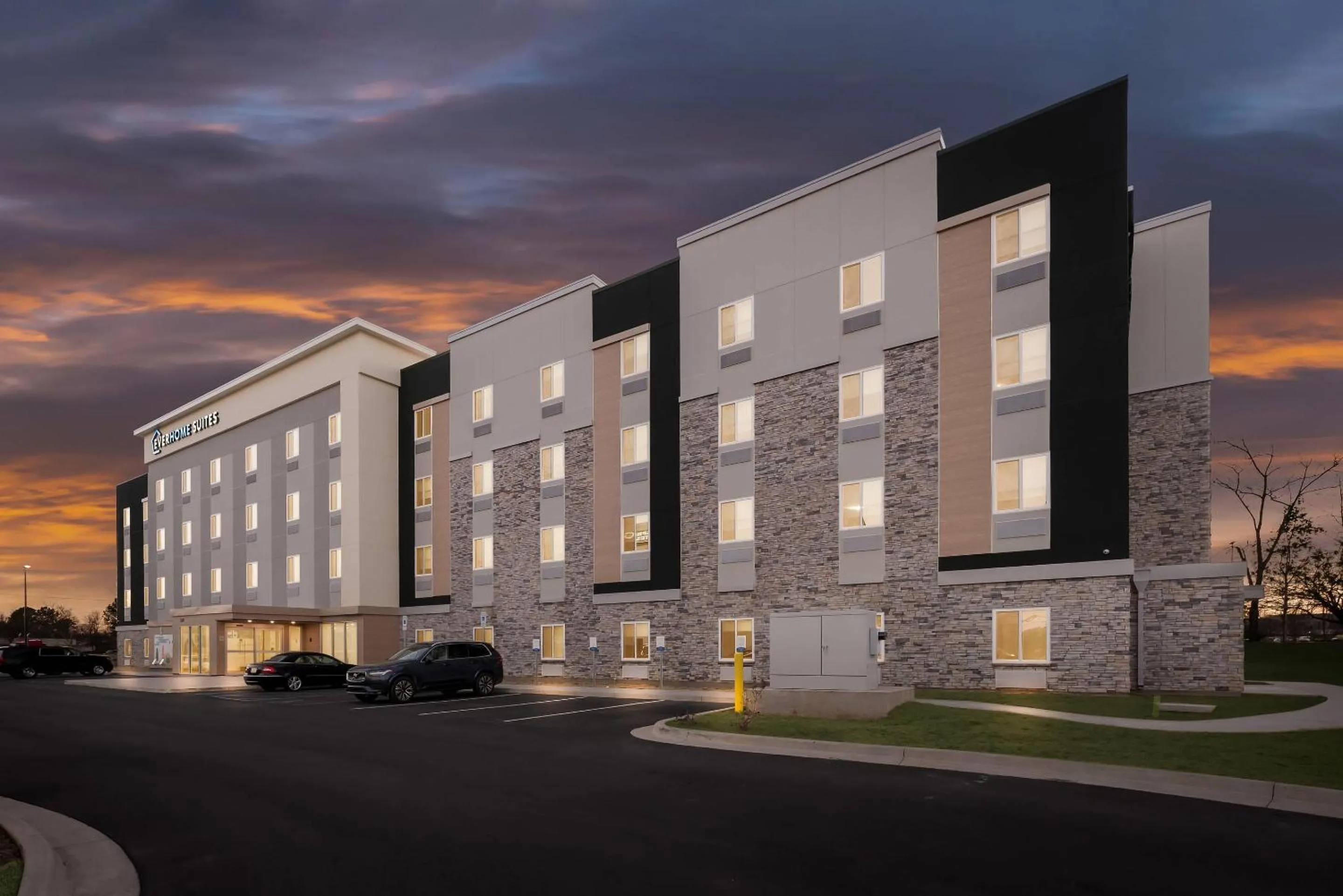 Property building in Everhome Suites Huntsville - Research Park