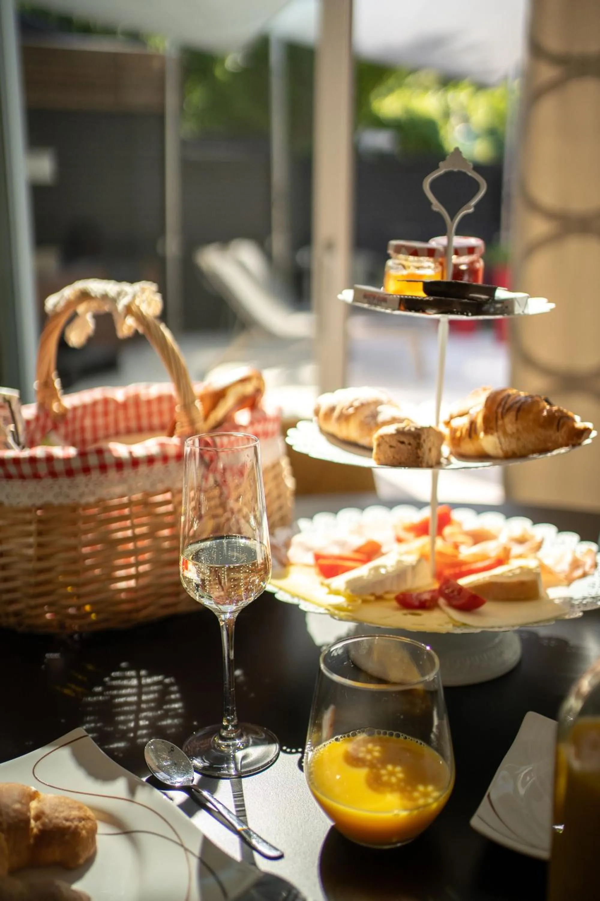 Breakfast in Merangardenvilla adults only