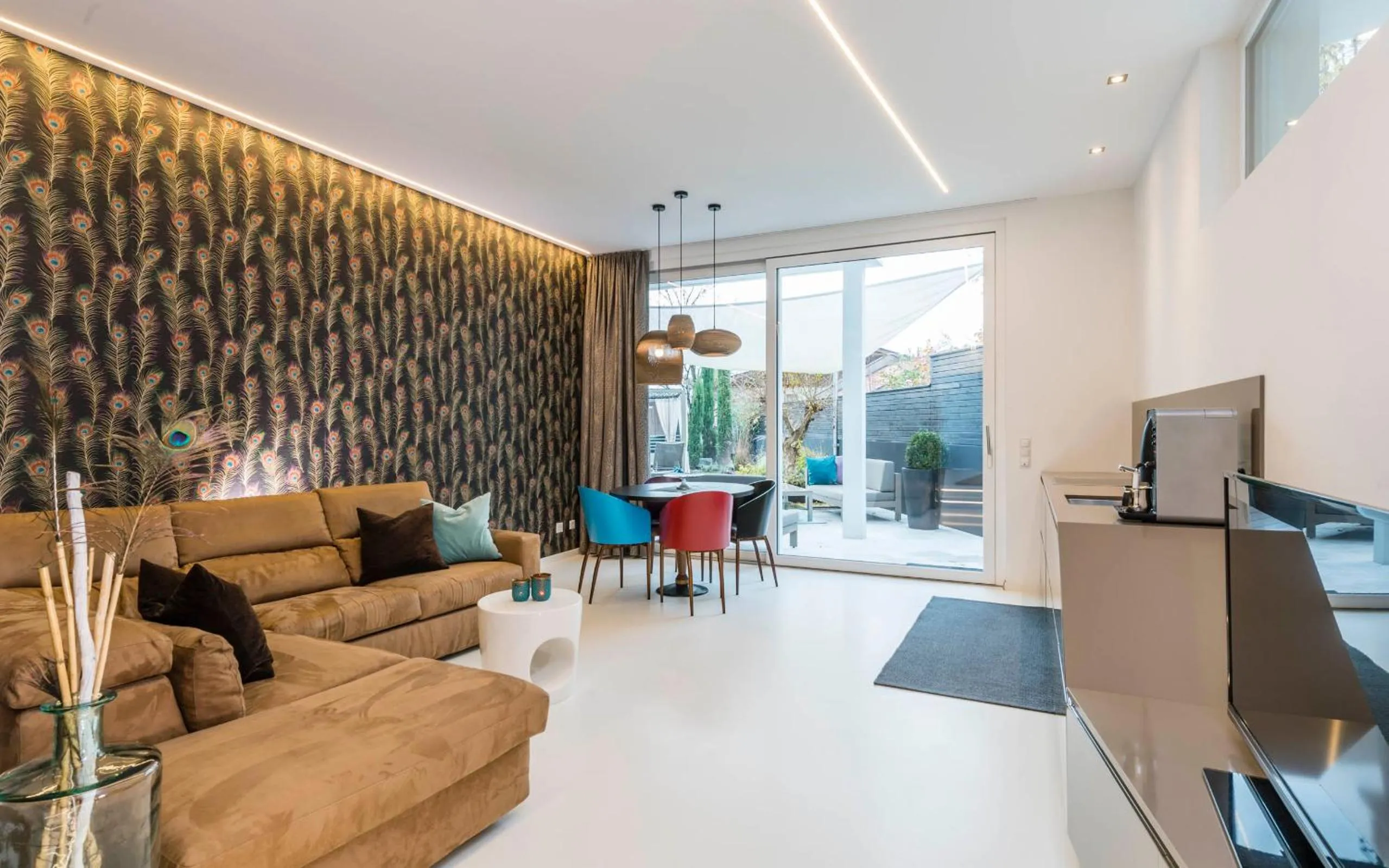 Merangardenvilla adults only