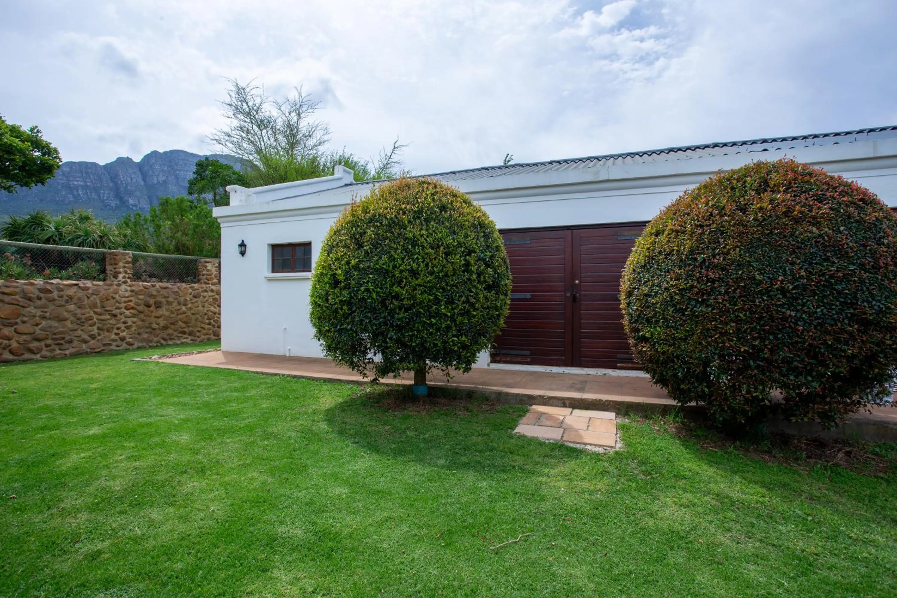 Property building in Raptor Rise Farm