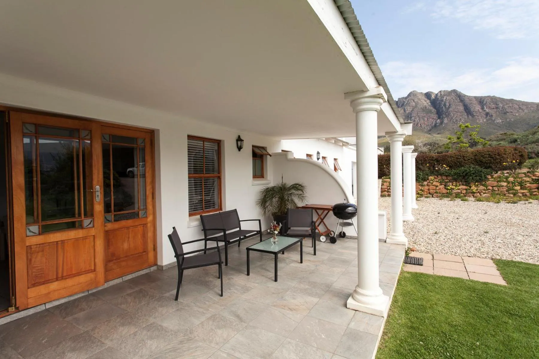 BBQ facilities in Raptor Rise Farm