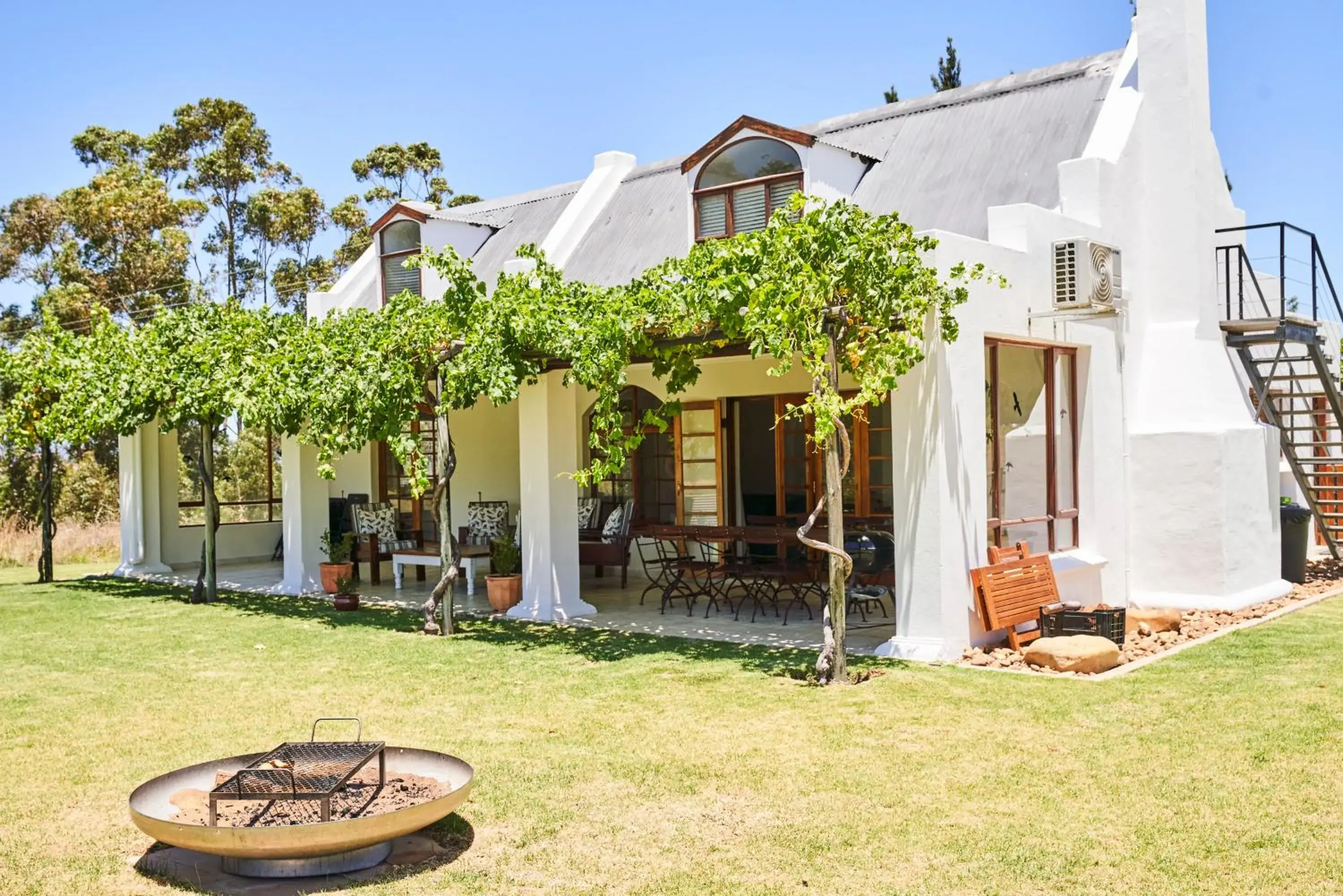 Property building in Raptor Rise Farm Property building in Raptor Rise Farm