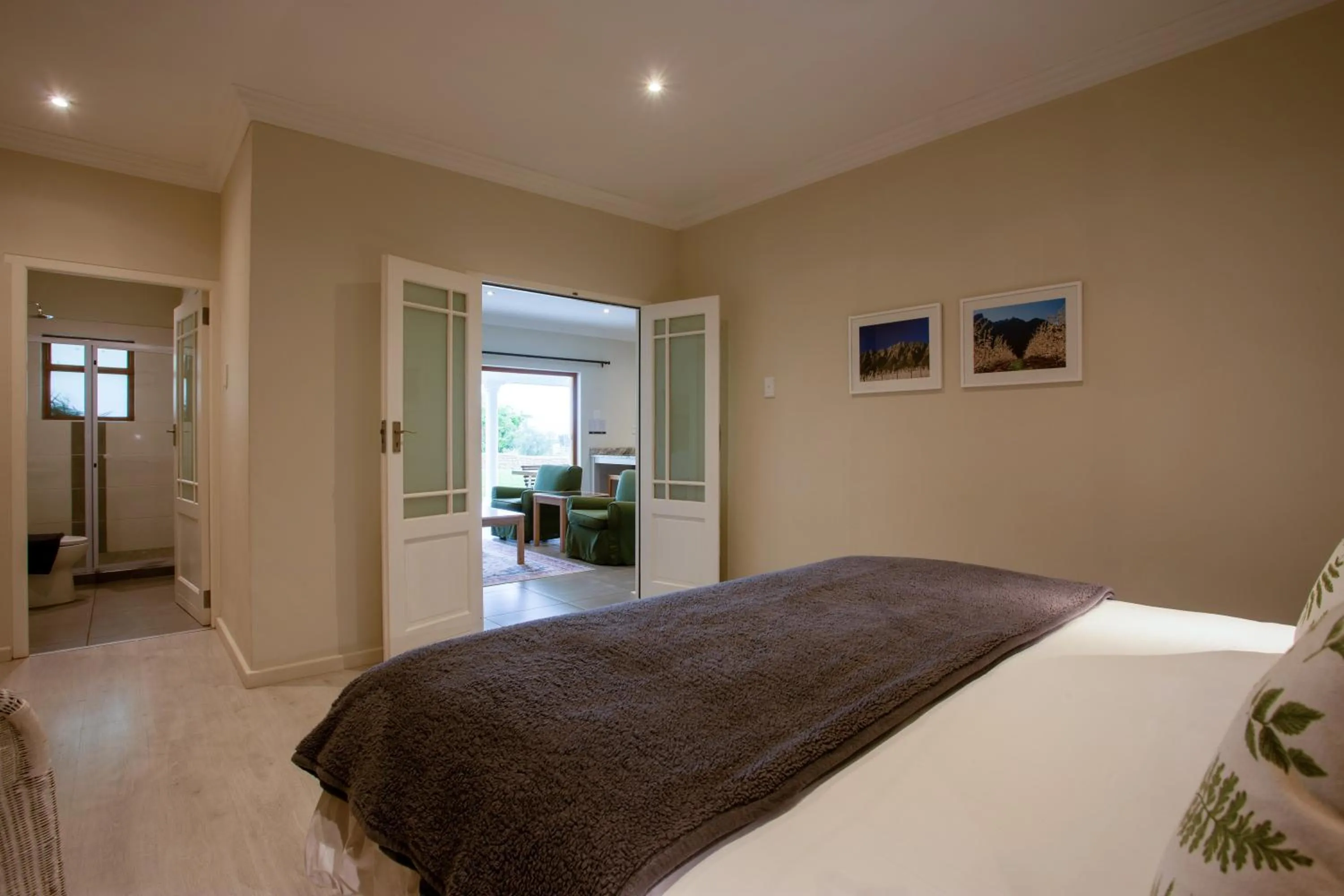 Bedroom, Bed in Raptor Rise Farm