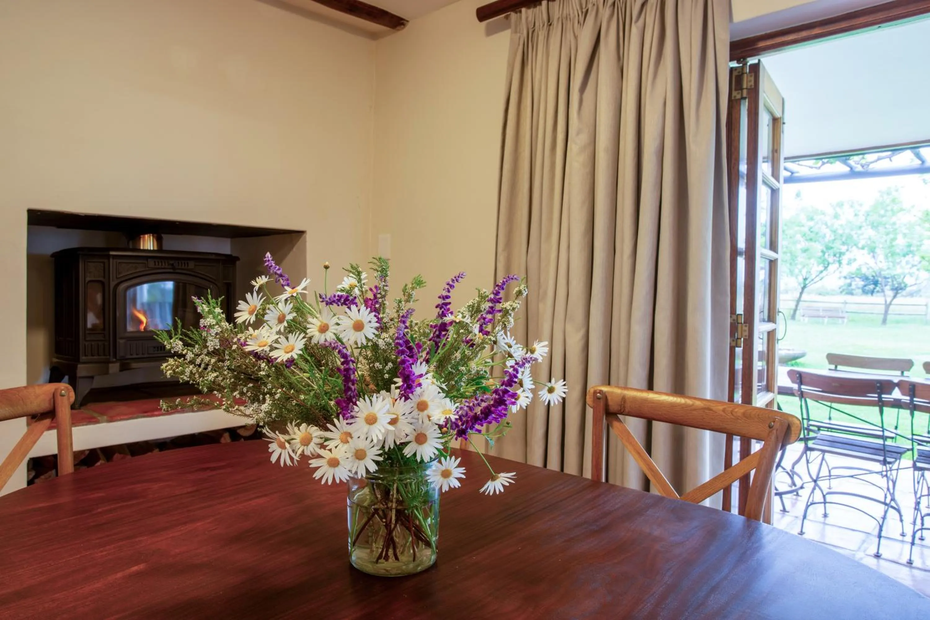 Dining area in Raptor Rise Farm