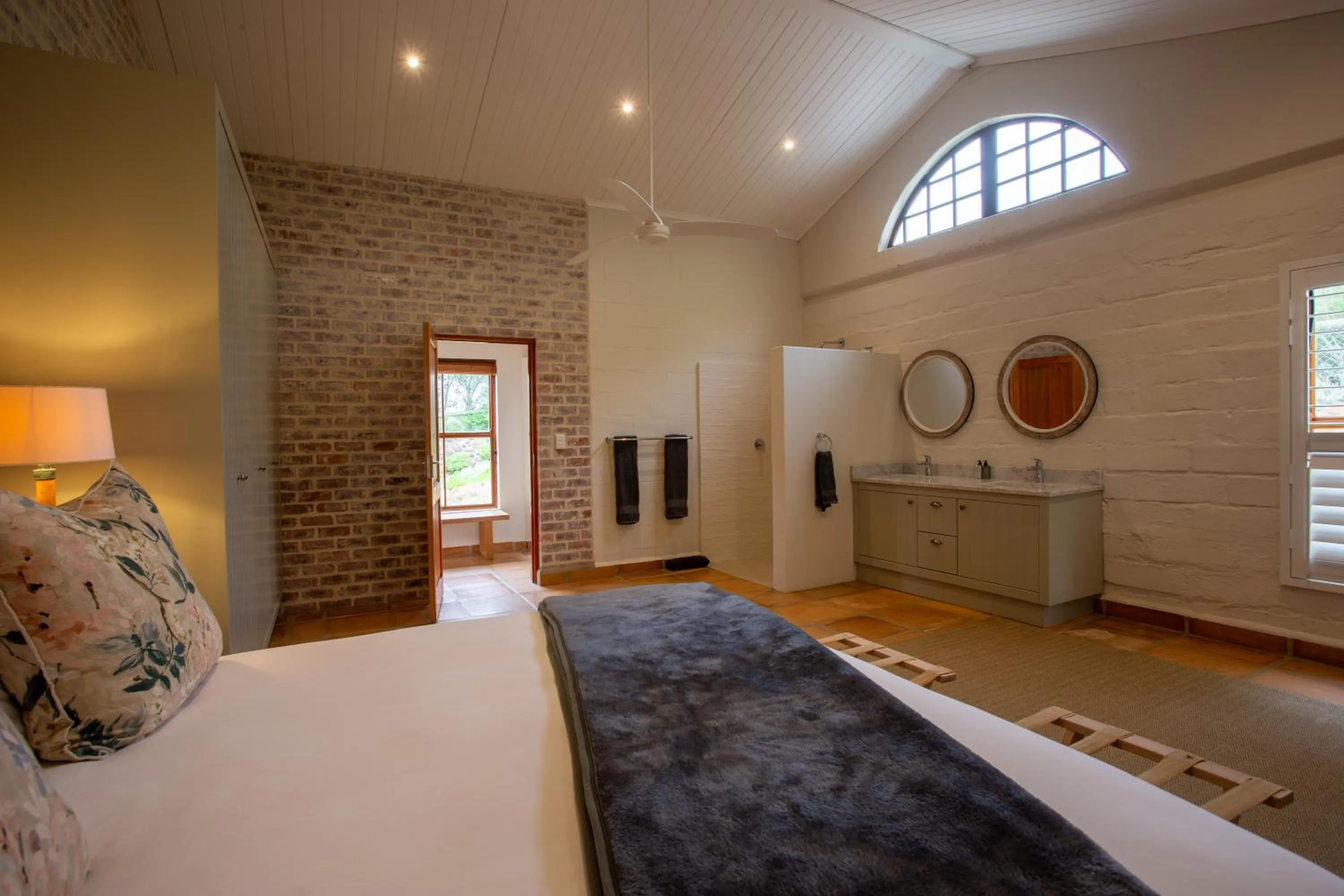 Bedroom, Bed in Raptor Rise Farm