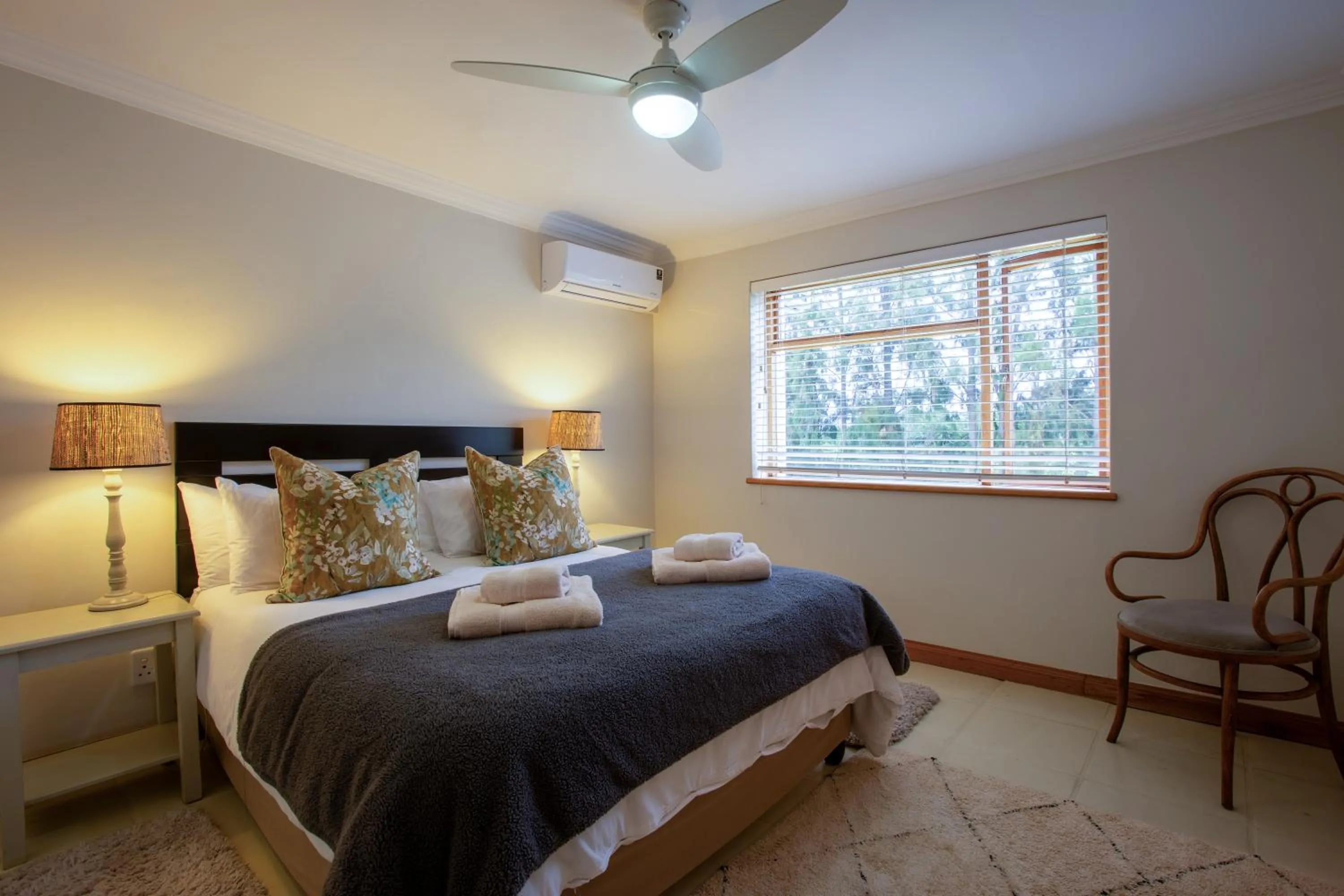 Bedroom, Bed in Raptor Rise Farm