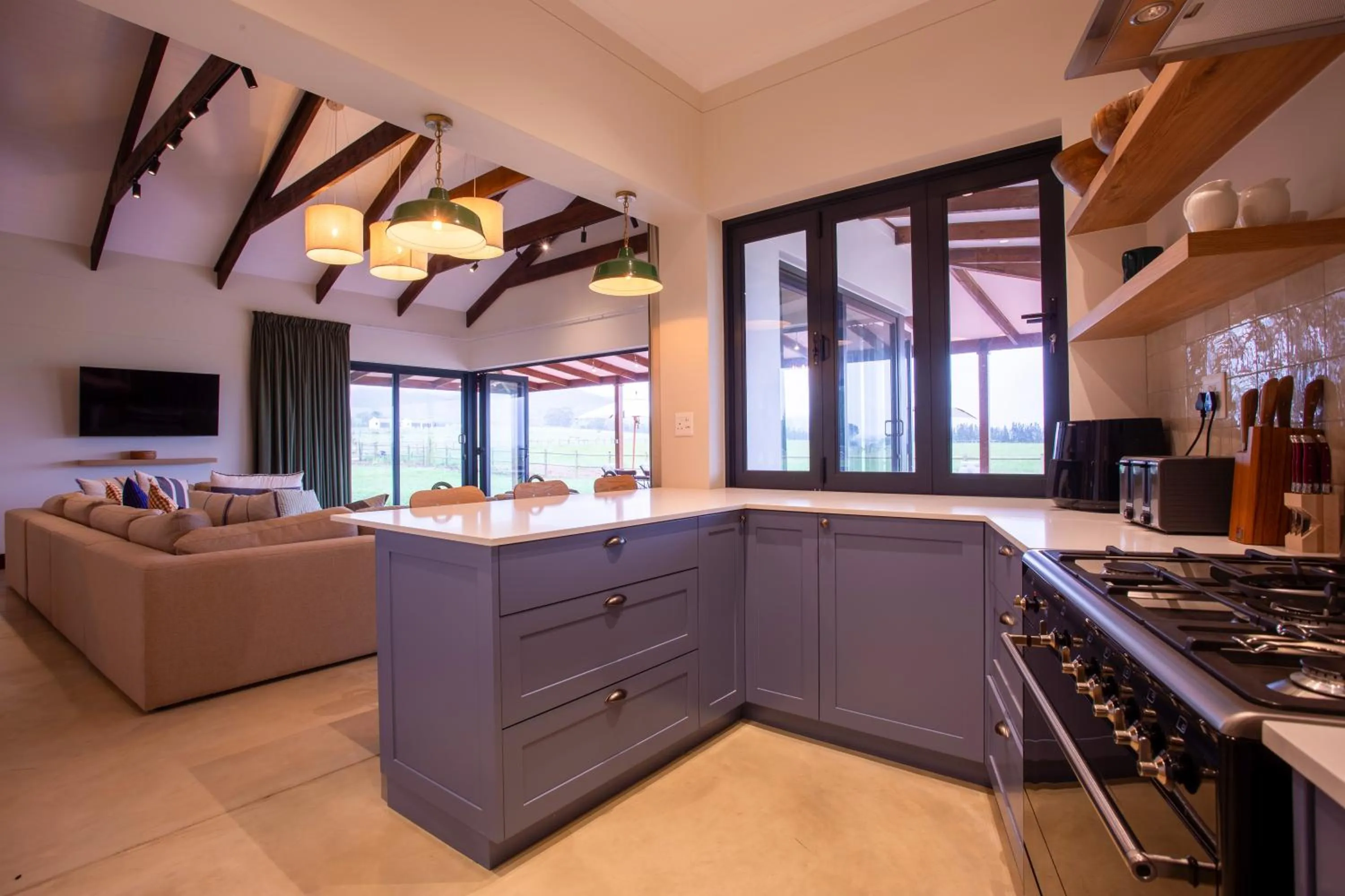 Kitchen or kitchenette in Raptor Rise Farm