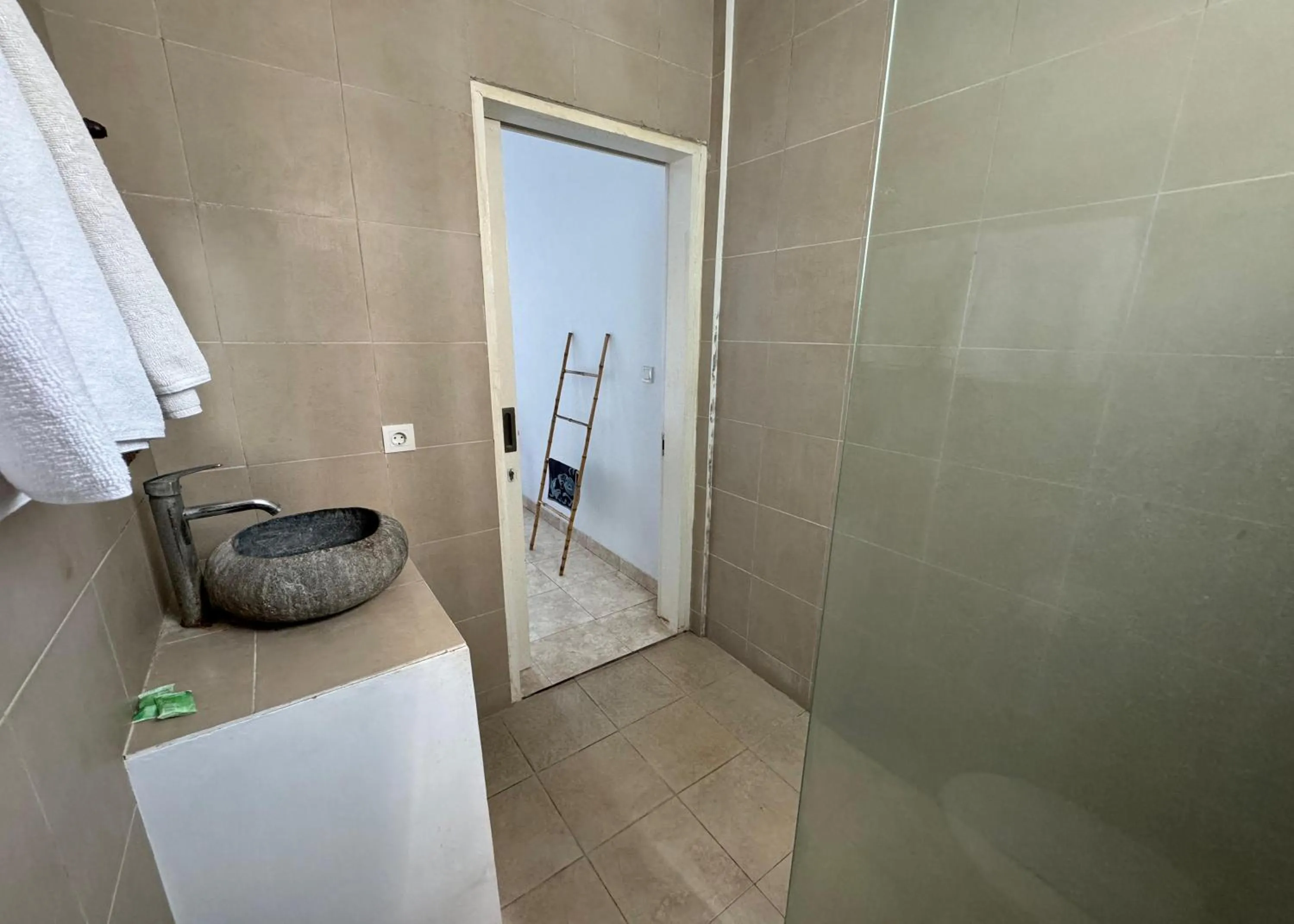 Bathroom in Rama - Laksmi Guesthouse