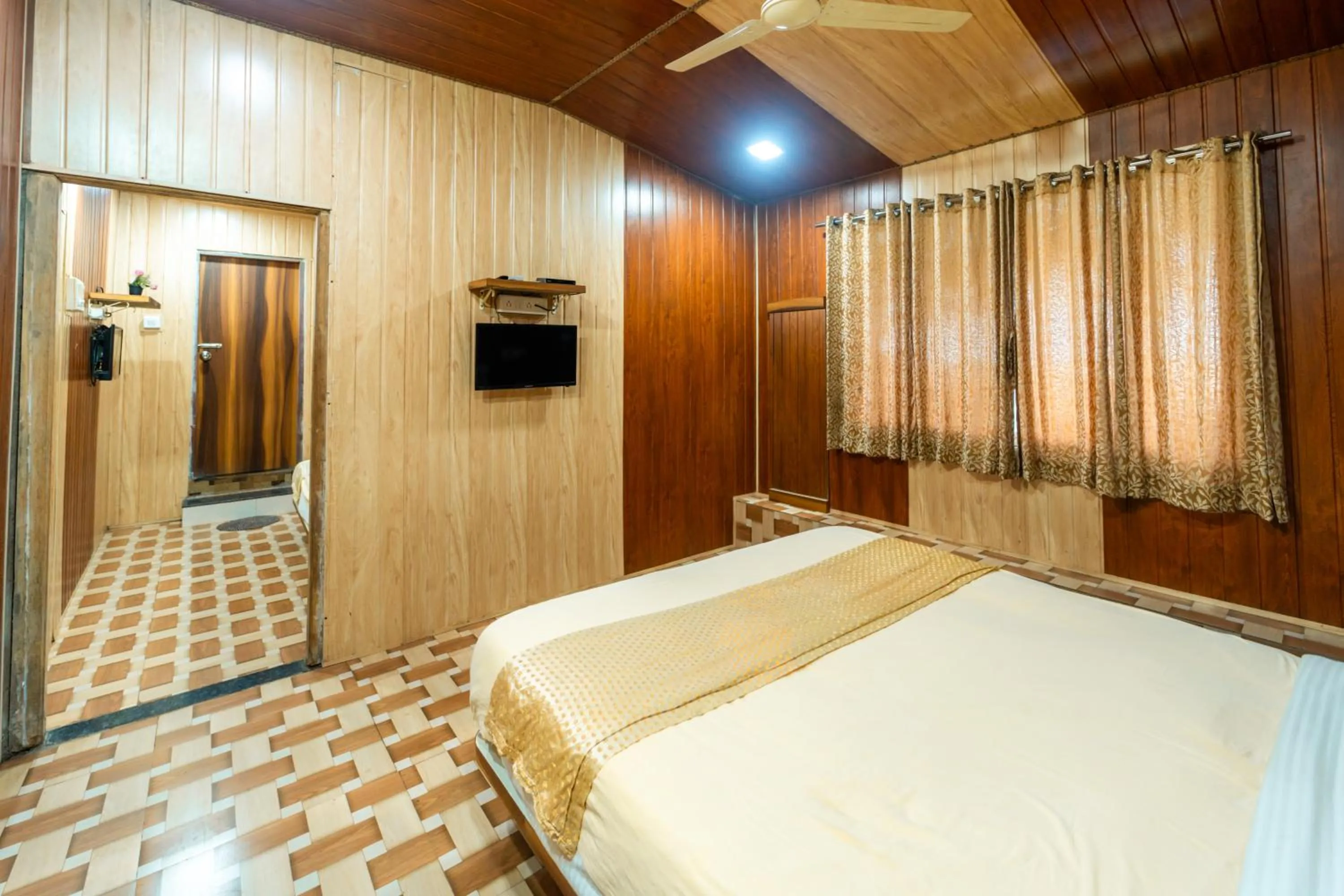 Bed in Strawberry County