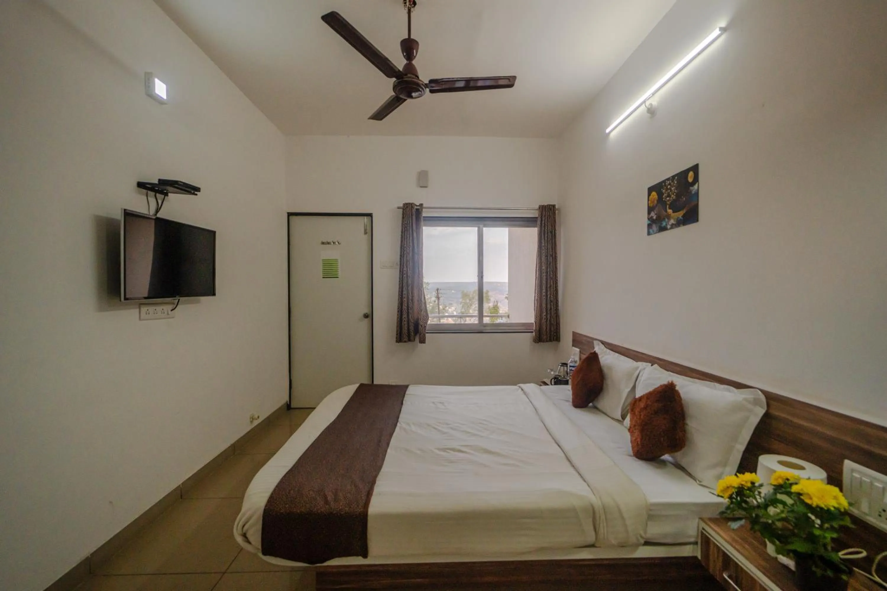 Bedroom, Bed in Strawberry County