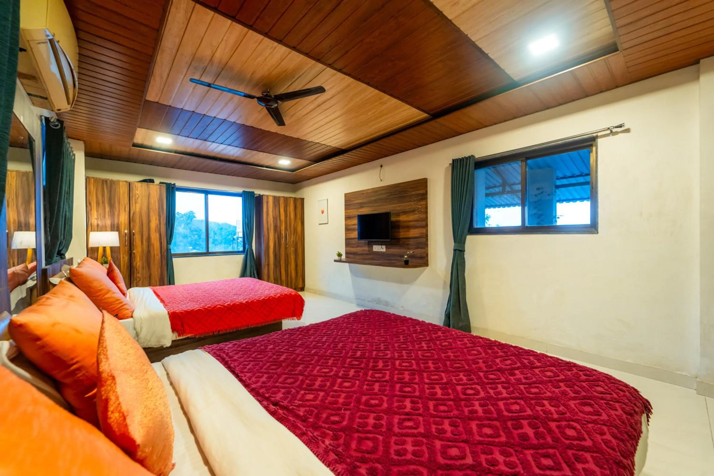 TV and multimedia, Bed in Strawberry County