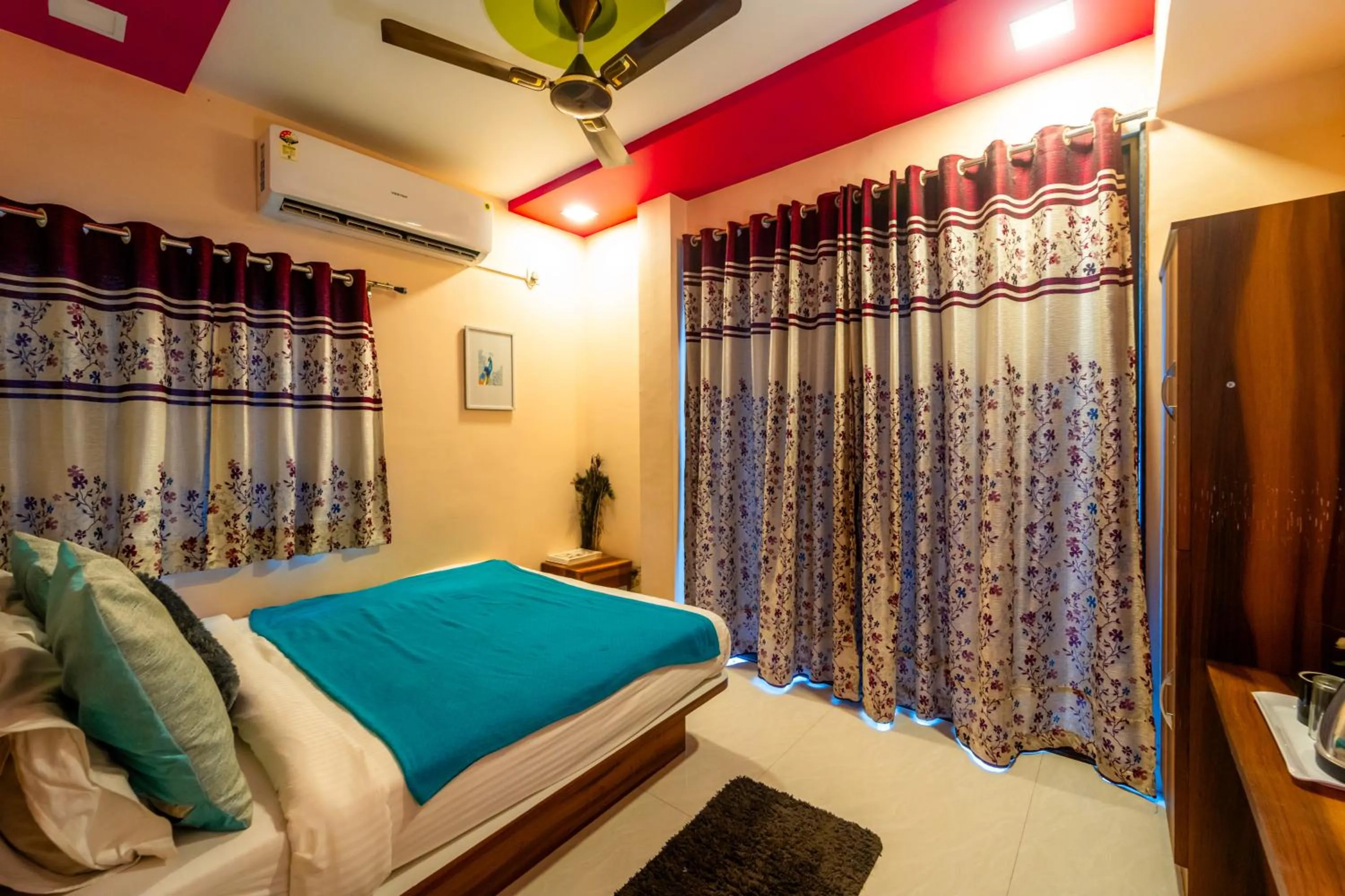 Bedroom, Bed in Strawberry County