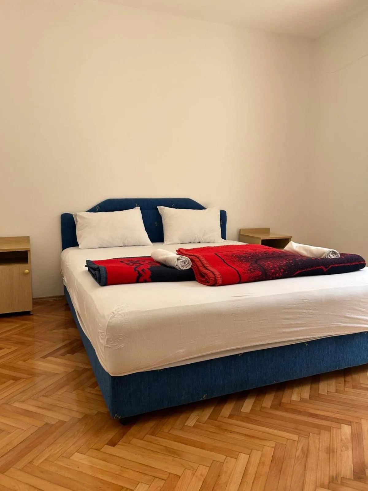 Bedroom, Bed in Apartments and Room MV