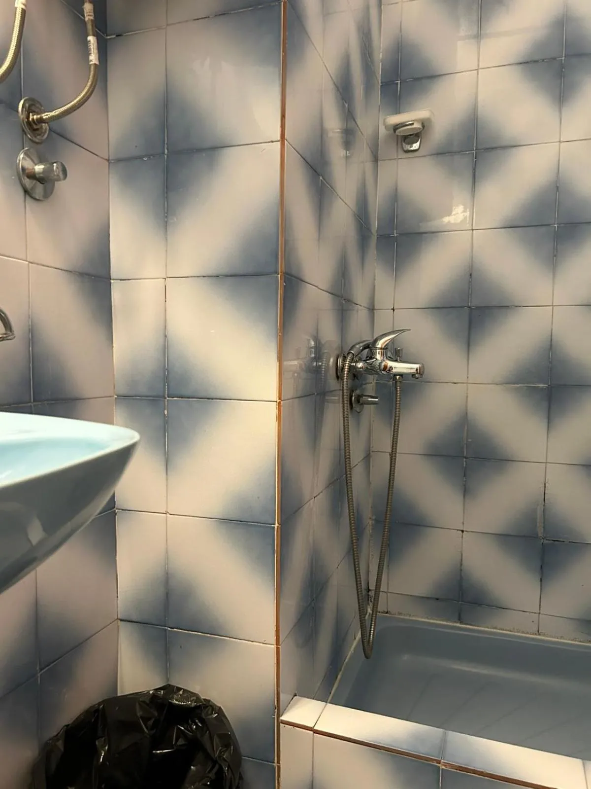 Shower in Apartments and Room MV