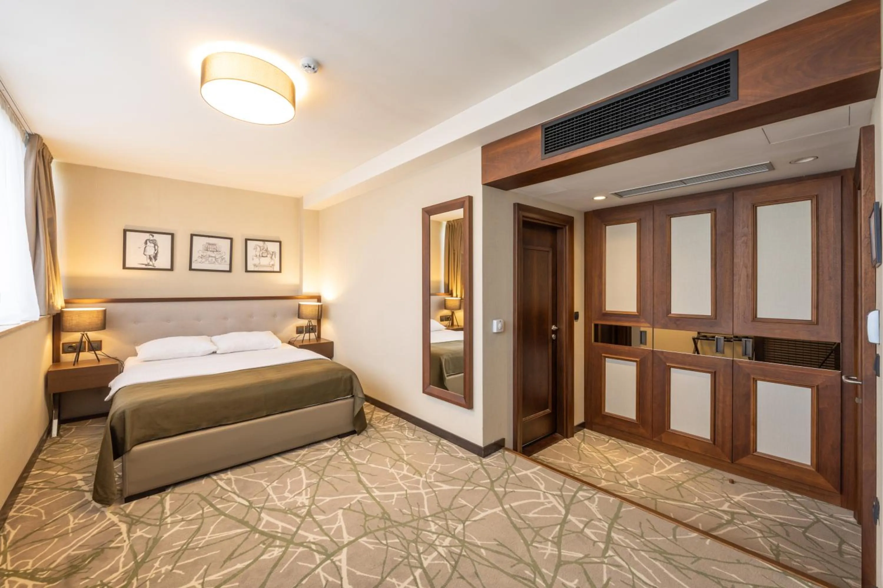 Bed in Hotel Constantine the Great