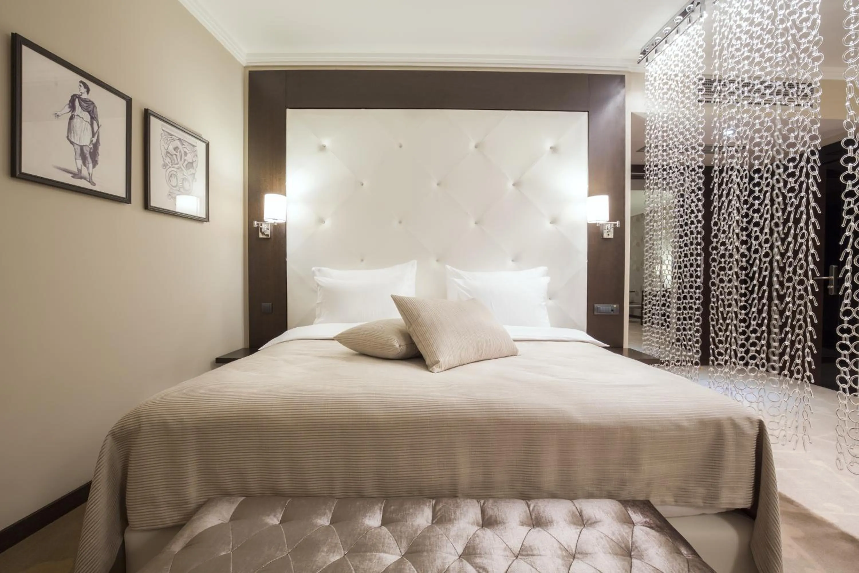 Bed in Hotel Constantine the Great