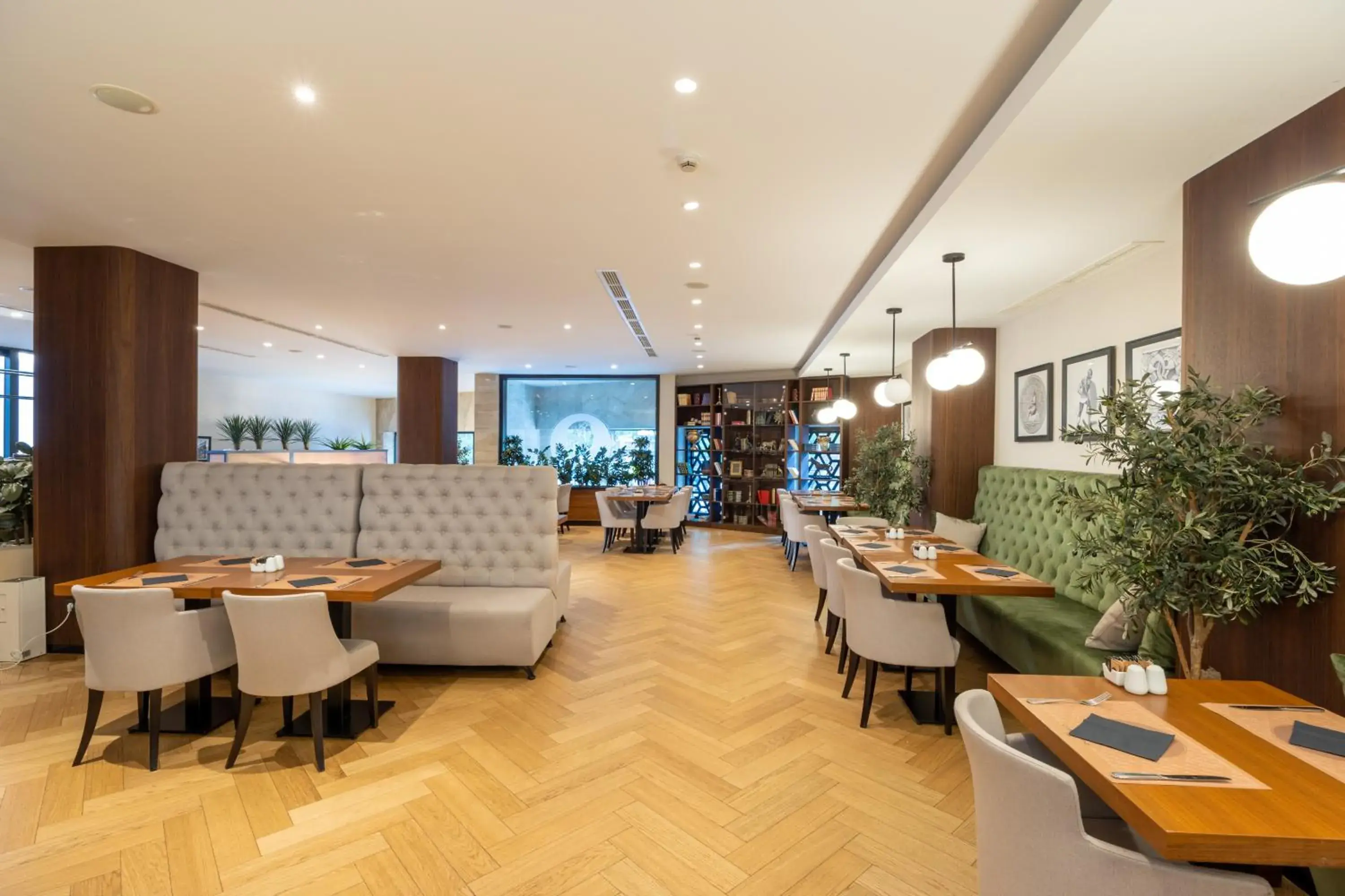 Restaurant/places to eat in Hotel Constantine the Great Restaurant/places to eat in Hotel Constantine the Great