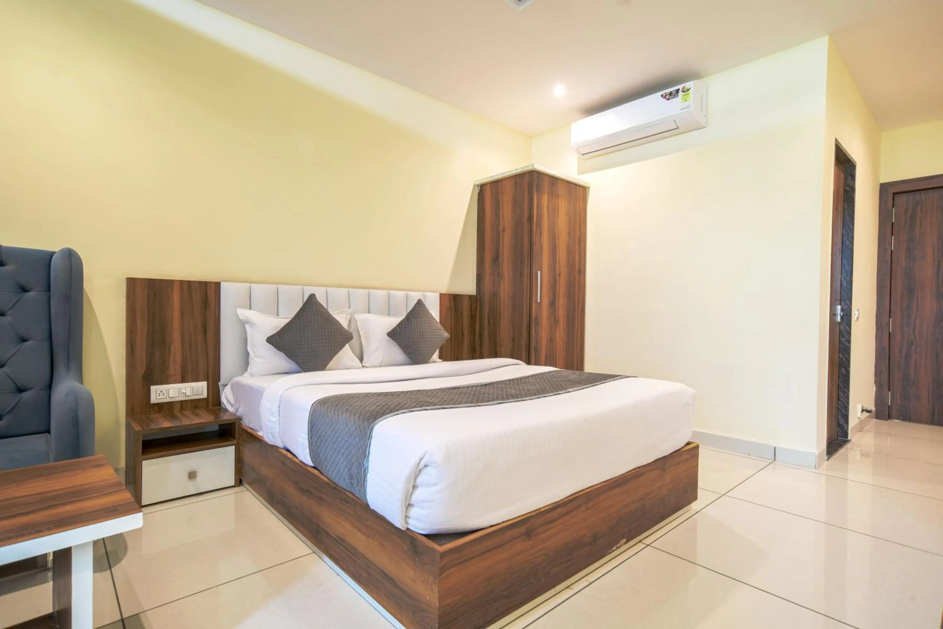 air conditioner, Bed in Radhe Krishna Resort