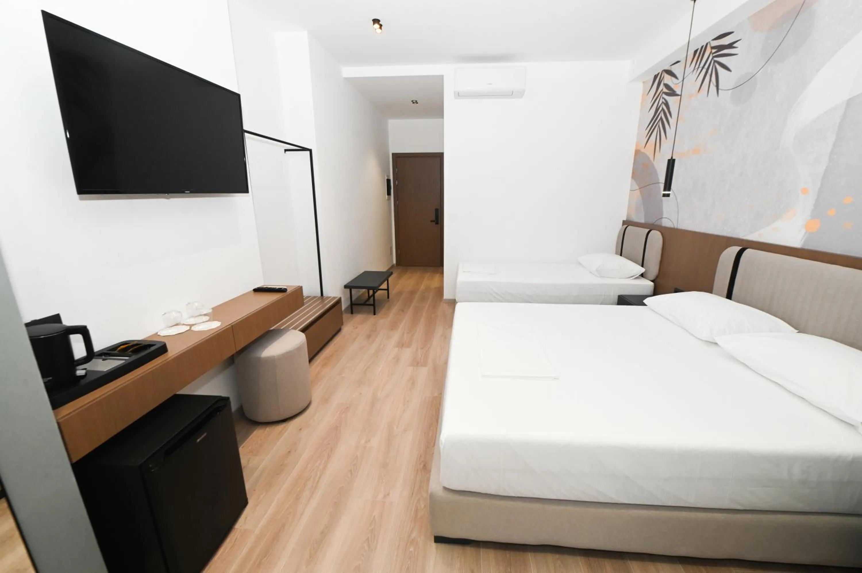 Communal lounge/ TV room, Bed in Monun Hotel