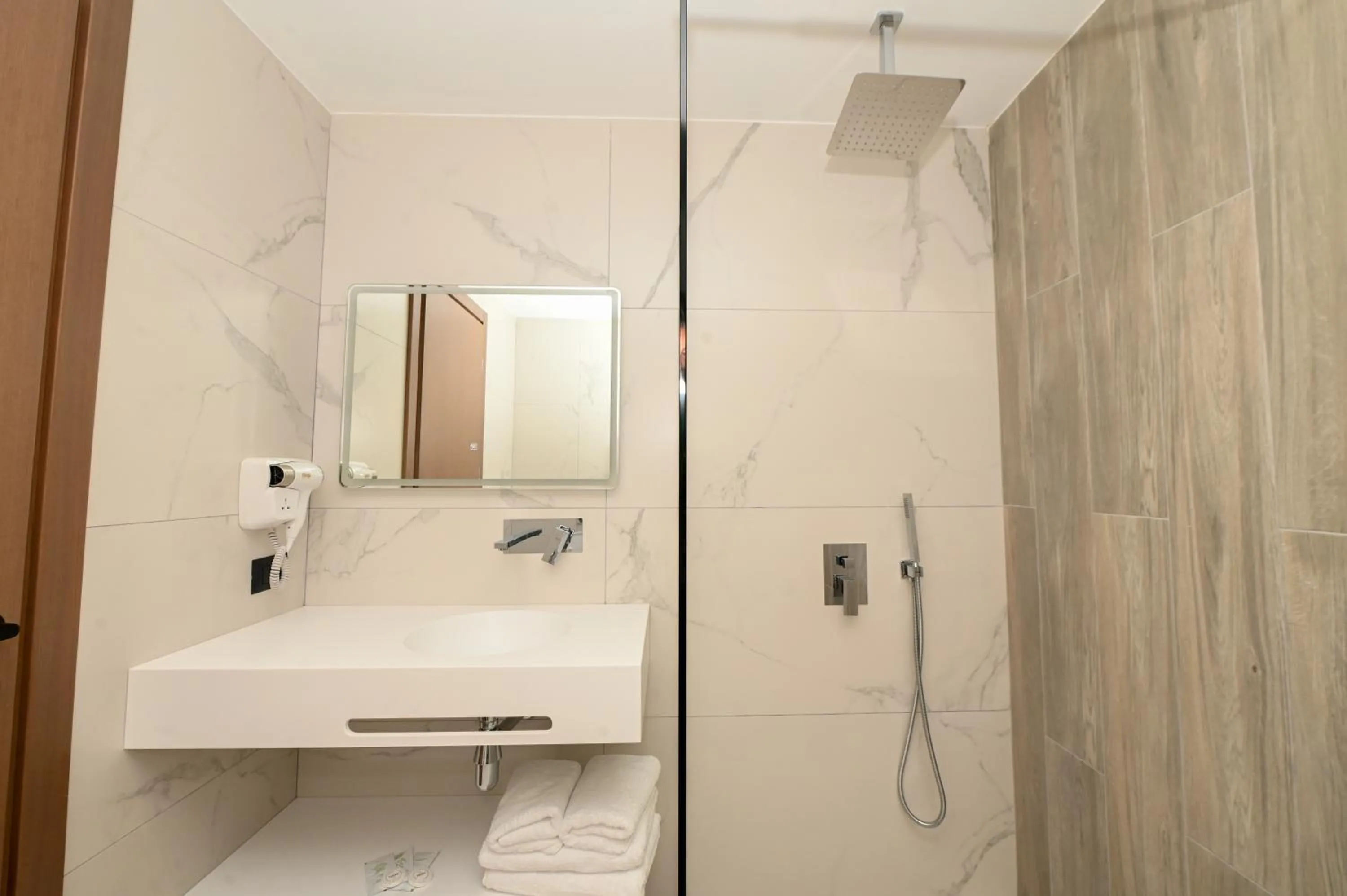 Shower in Monun Hotel