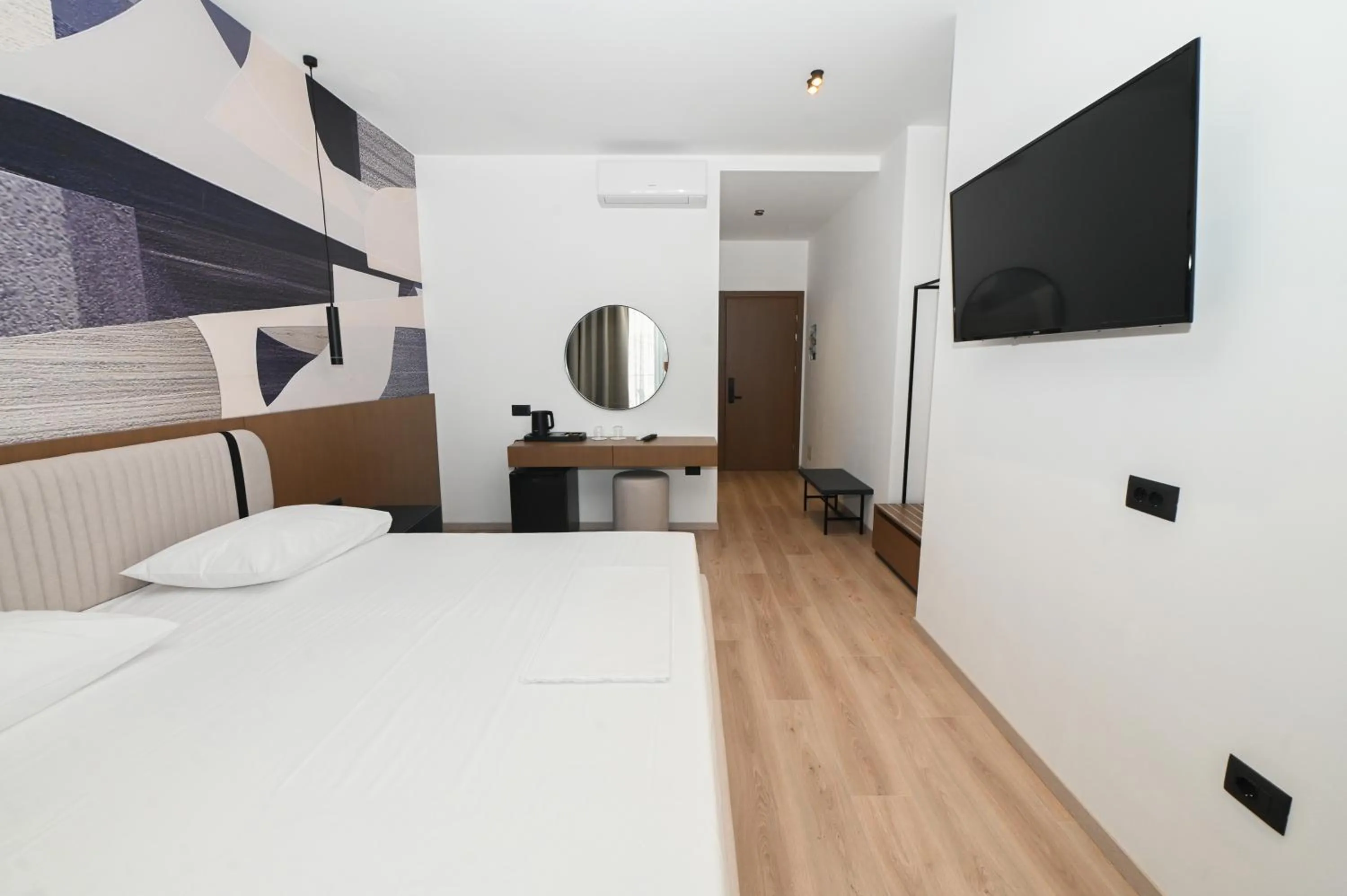 Communal lounge/ TV room, Bed in Monun Hotel