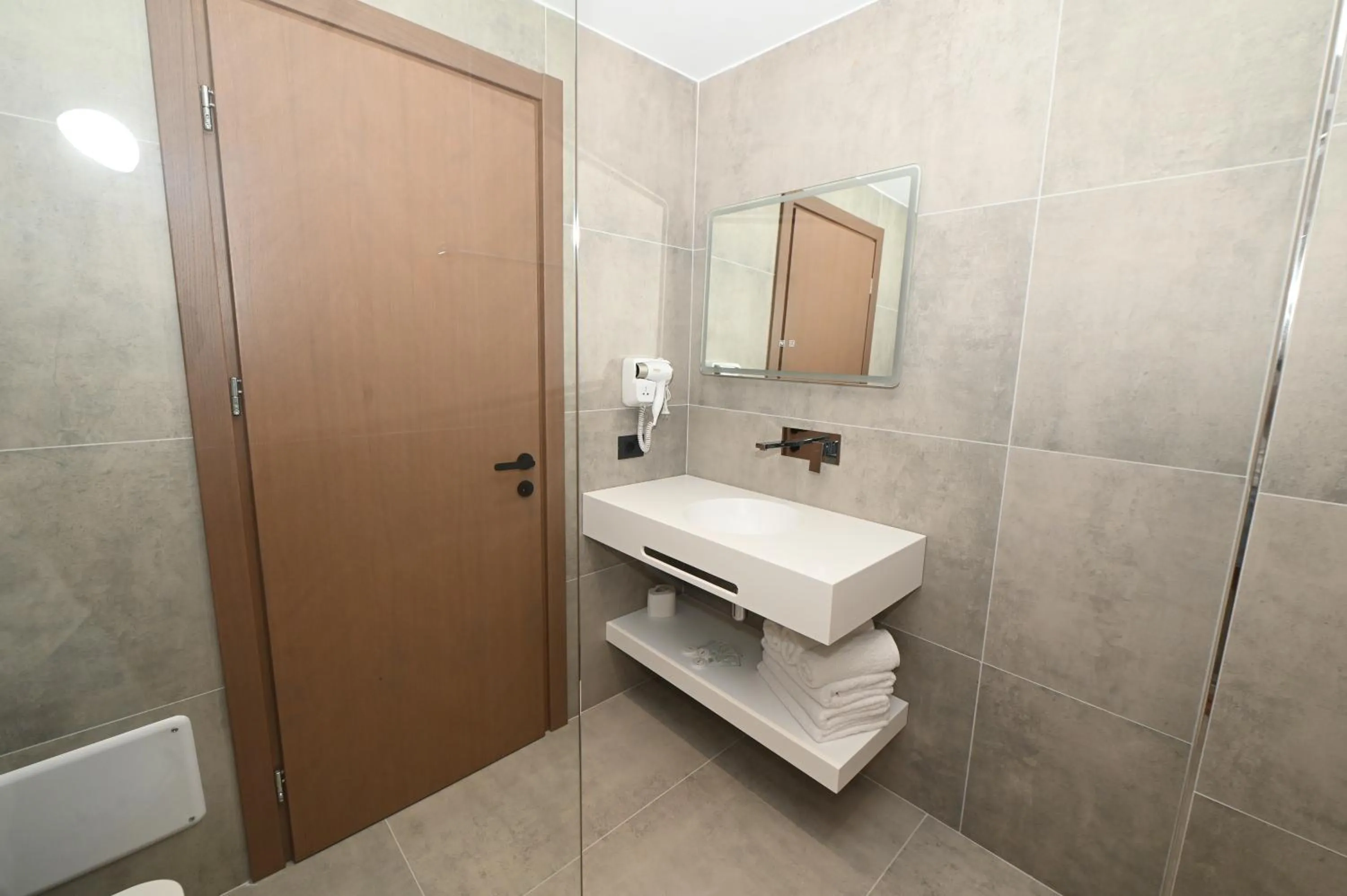 Bathroom in Monun Hotel