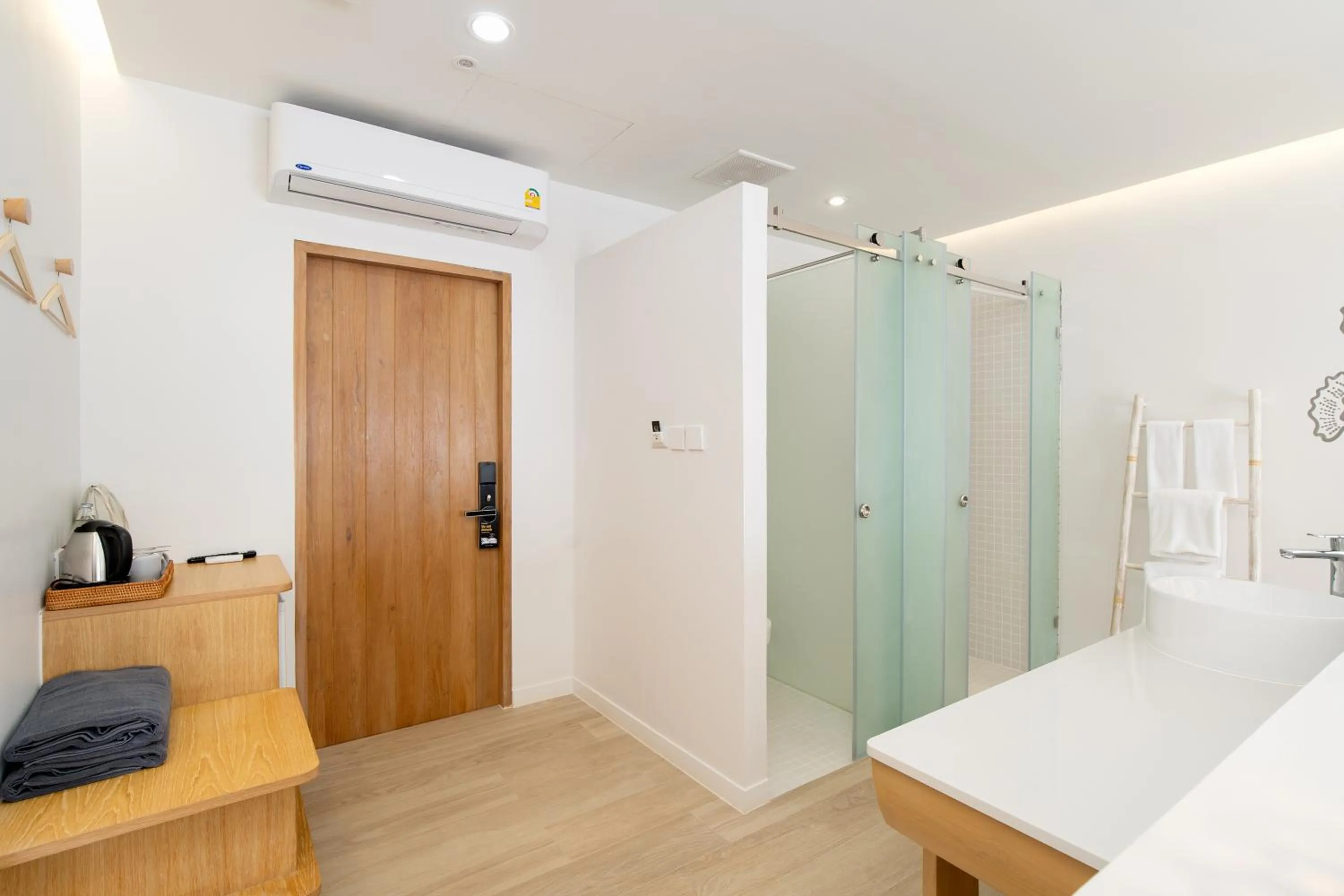 View (from property/room), Bed in The Season Resort