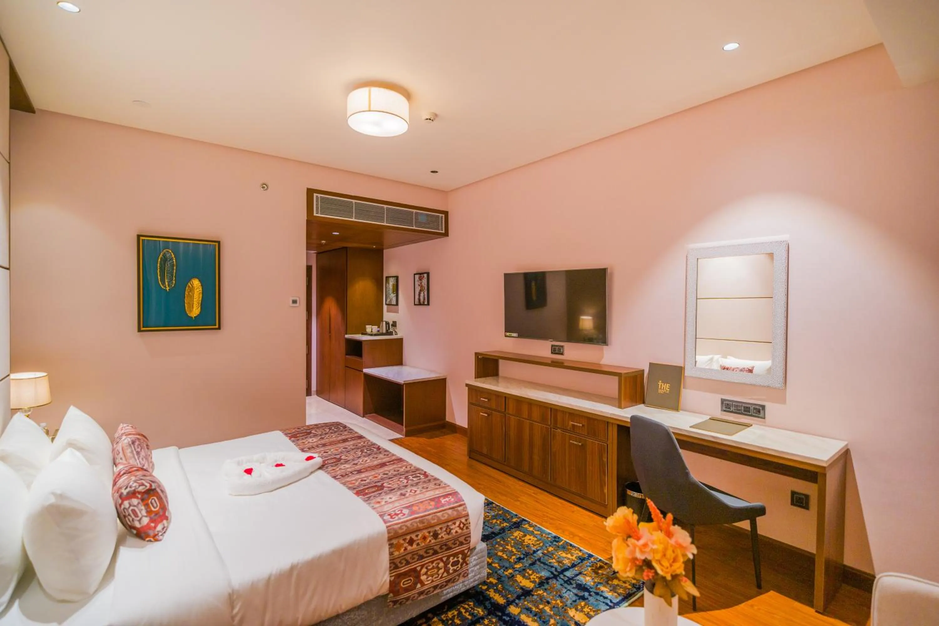 Photo of the whole room, Bed in The Maple Hotel