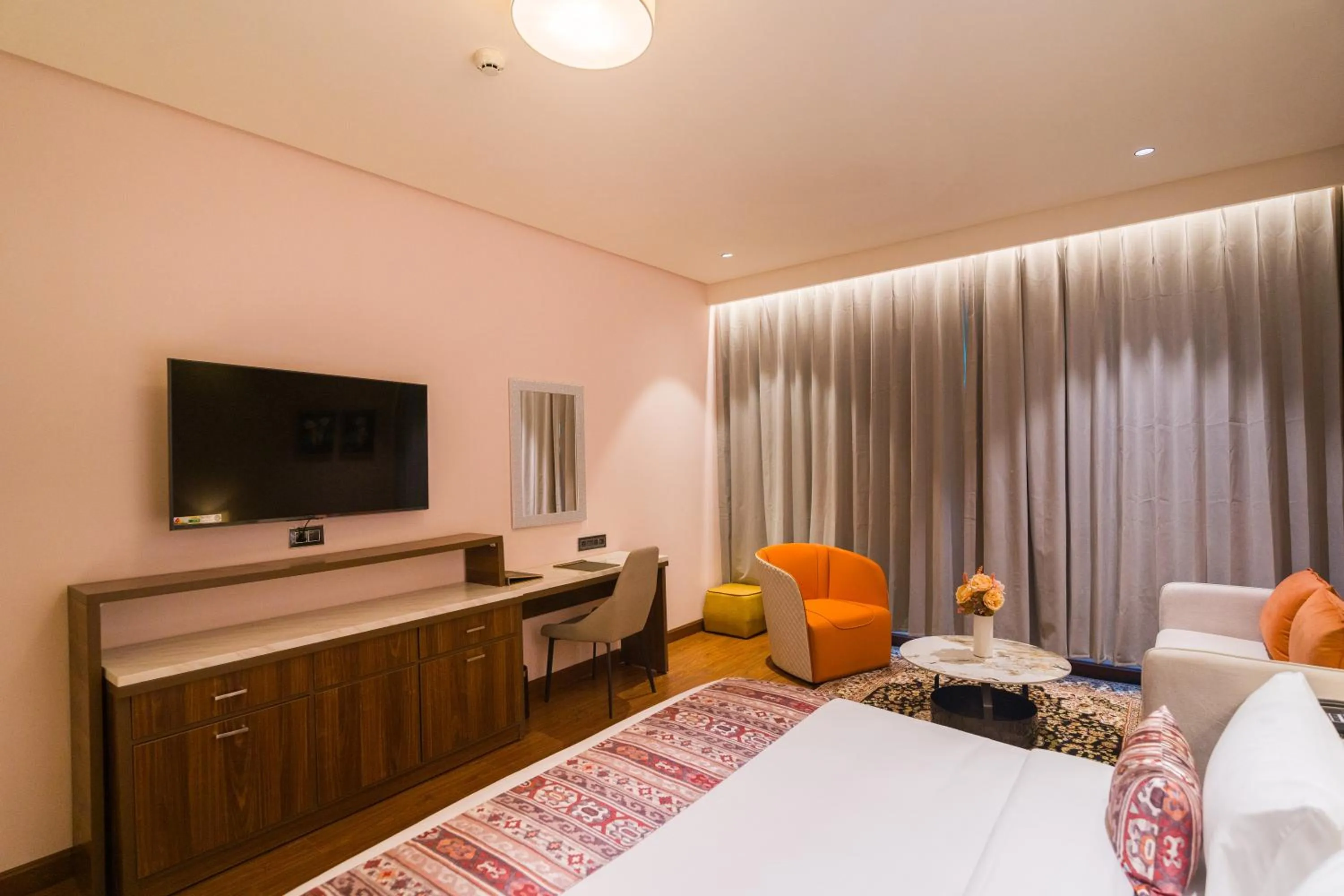 Bedroom, Bed in The Maple Hotel