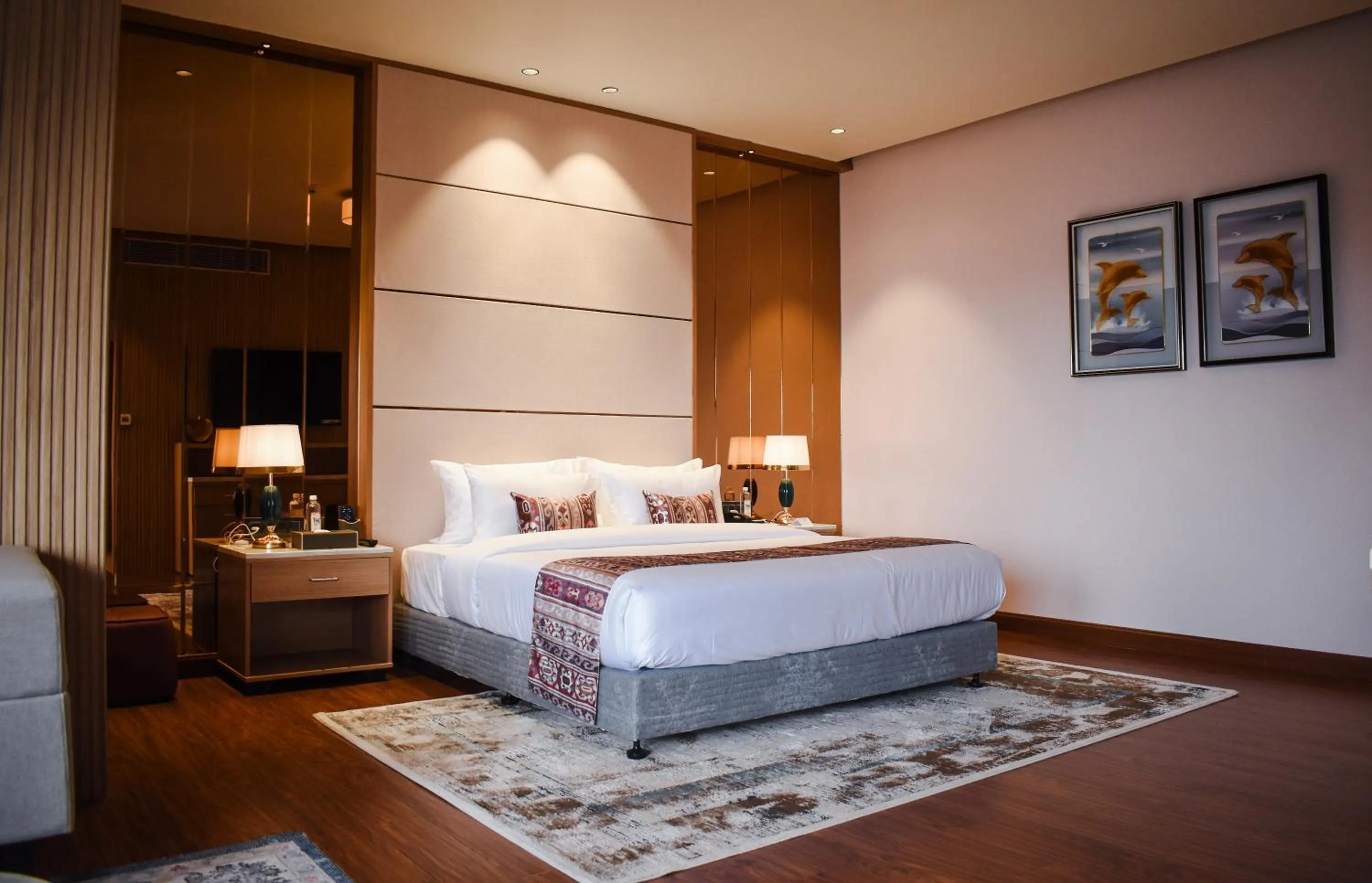 Bedroom, Bed in The Maple Hotel