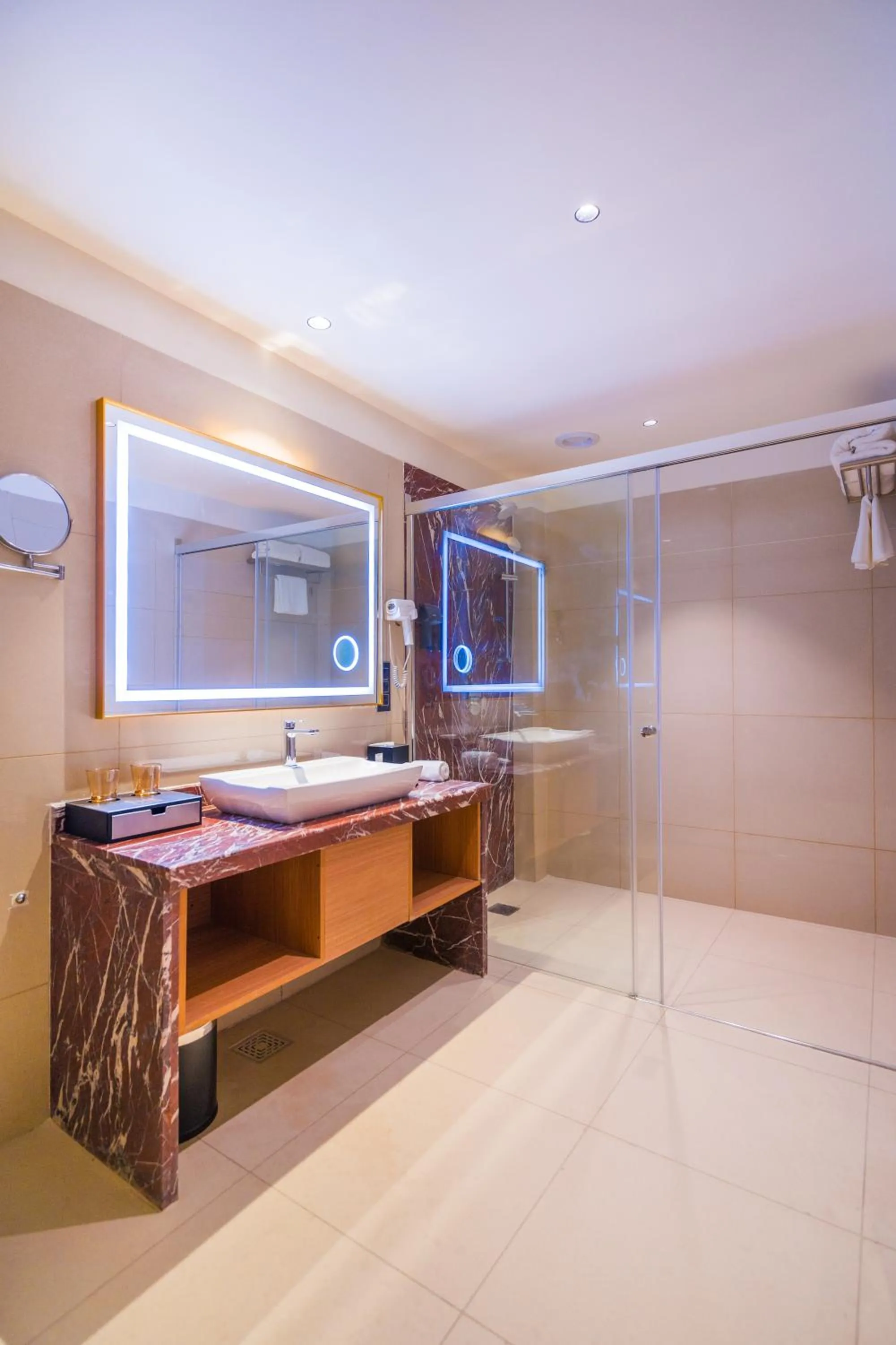 Bathroom in The Maple Hotel