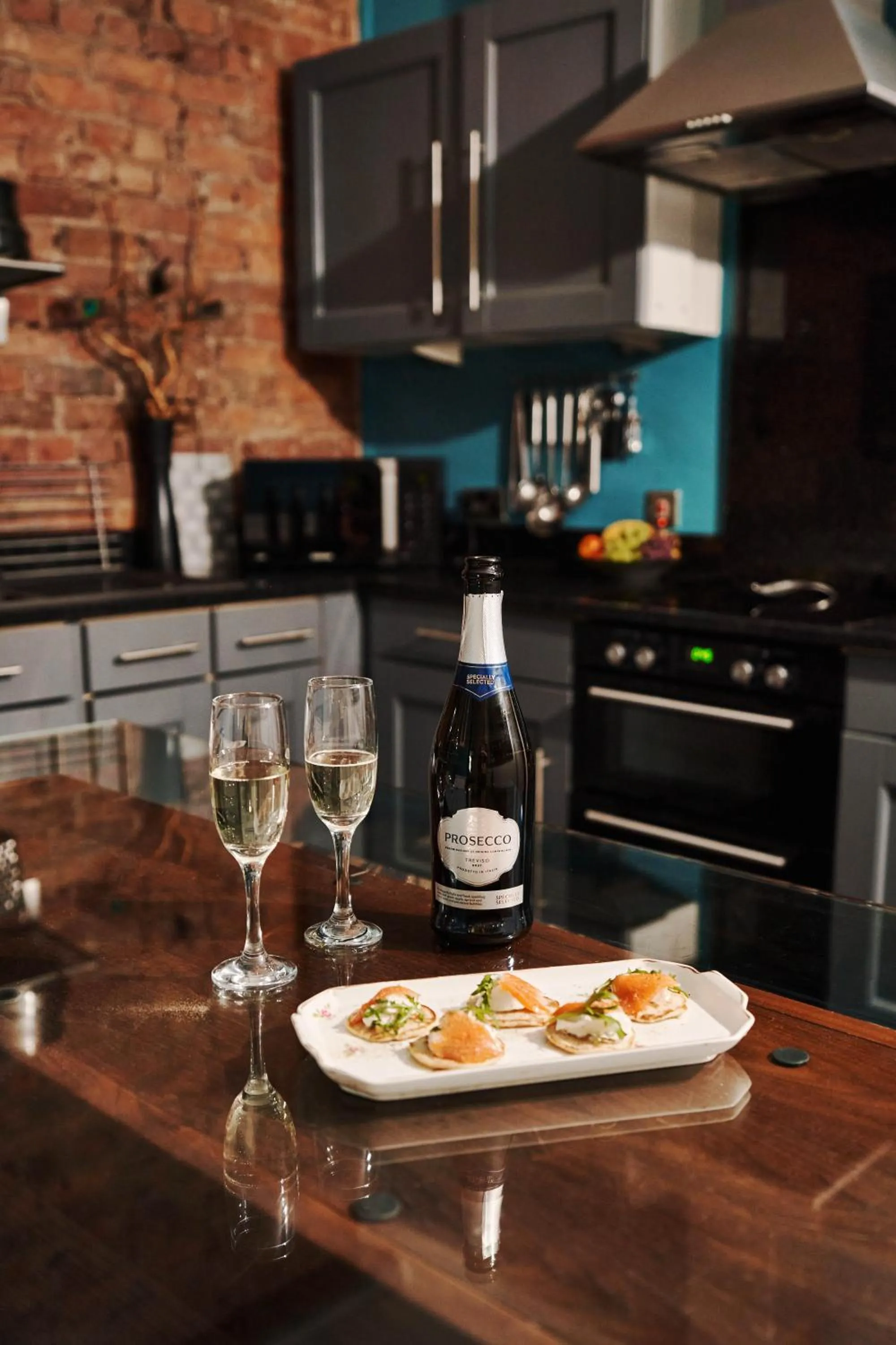 Kitchen or kitchenette in Lushpads