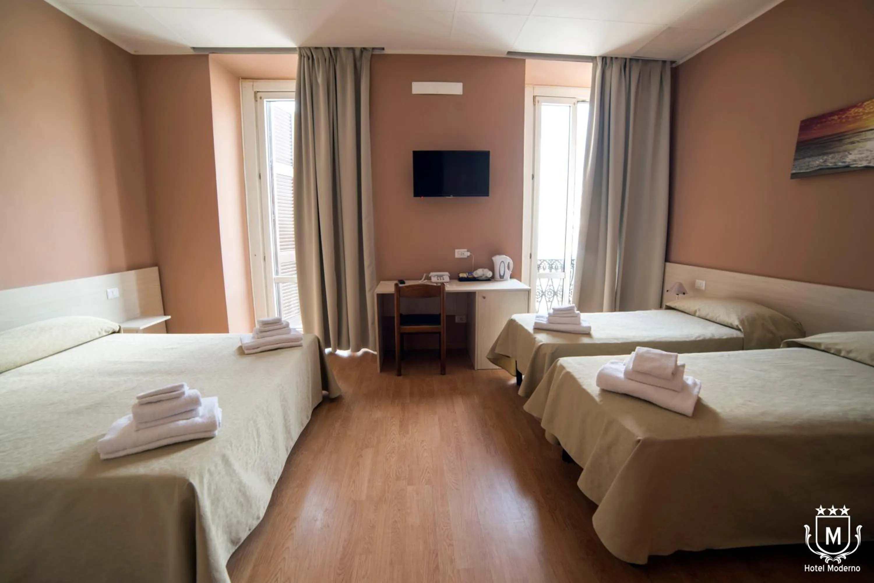 Bed in Hotel Moderno