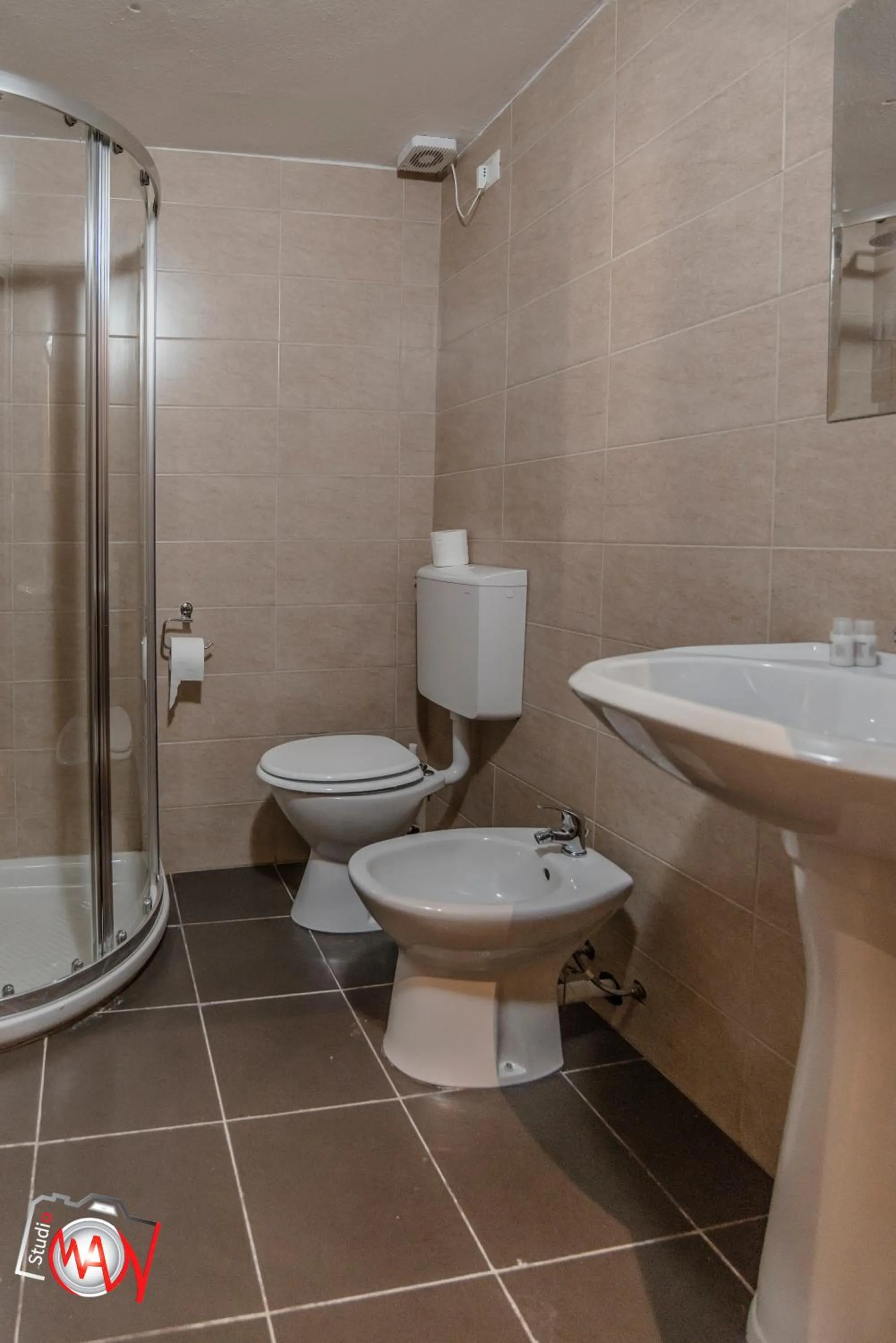 Shower in Hotel Moderno