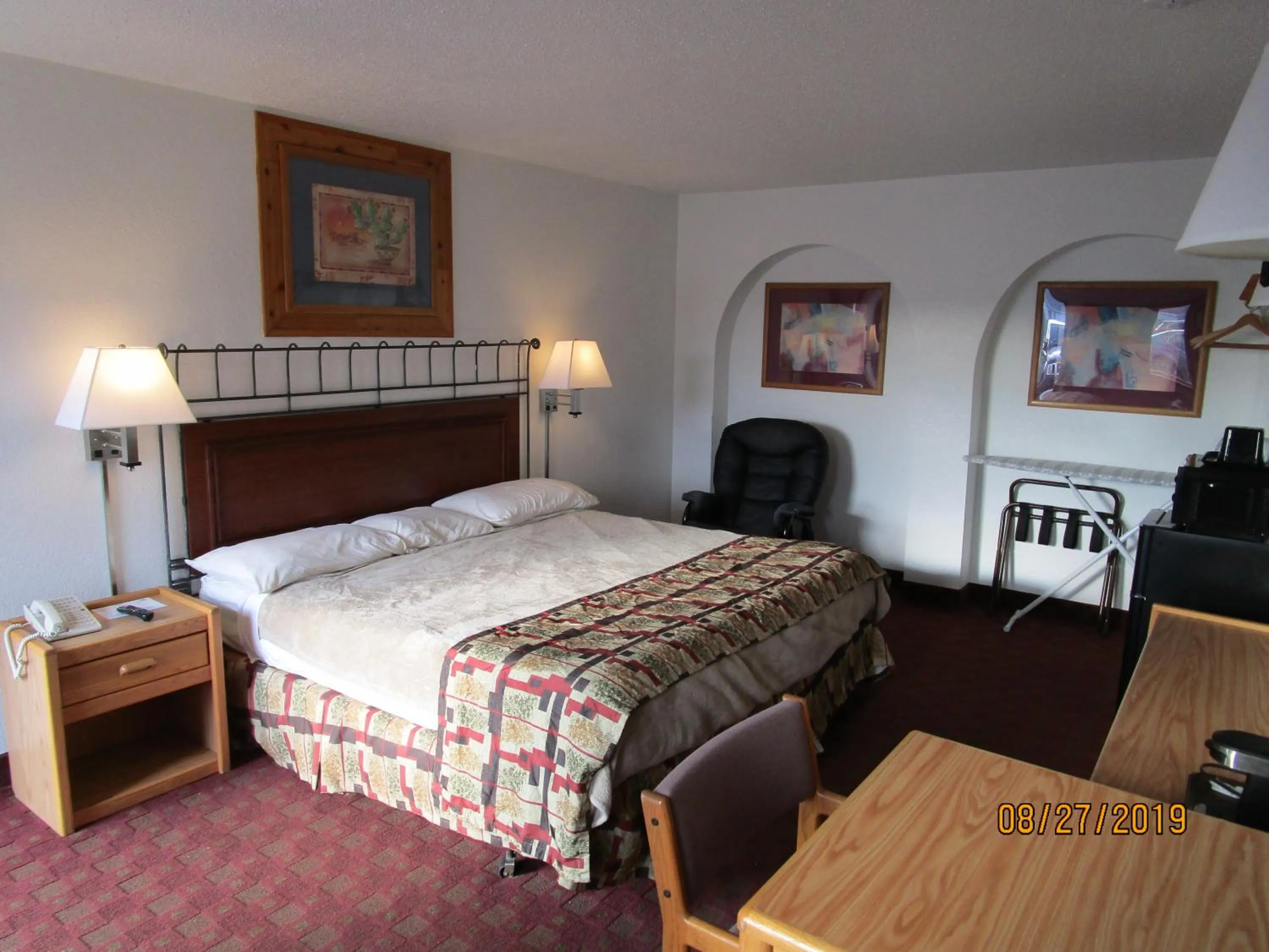 Bed in North Country Inn & Suites