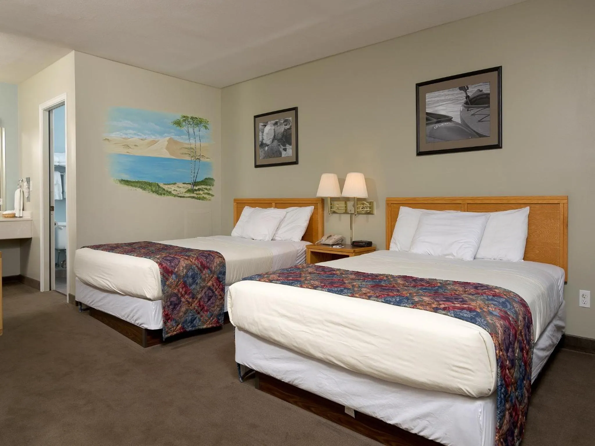 Photo of the whole room, Bed in Sierra Sands Family Lodge