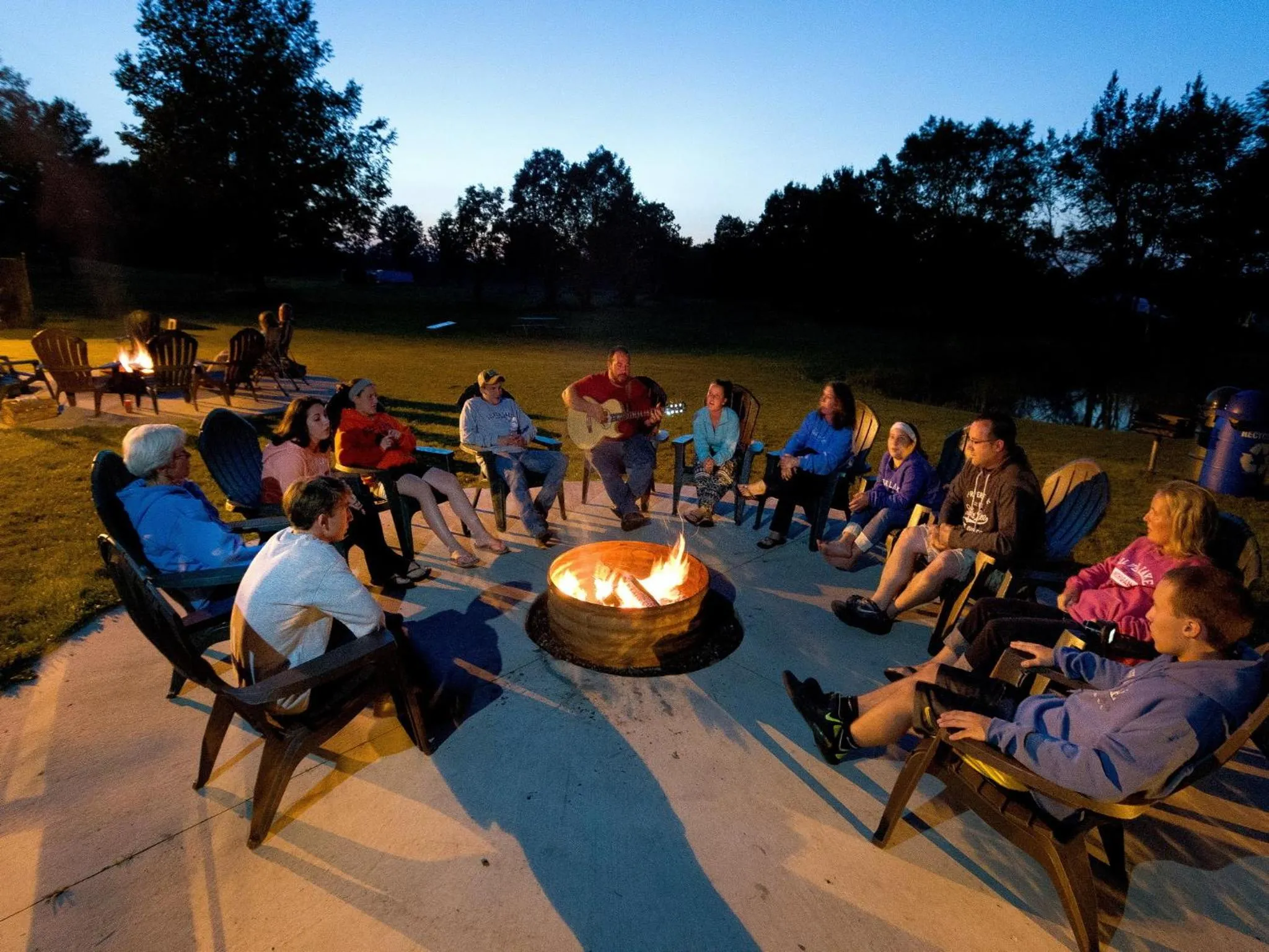 Evening entertainment in Sierra Sands Family Lodge