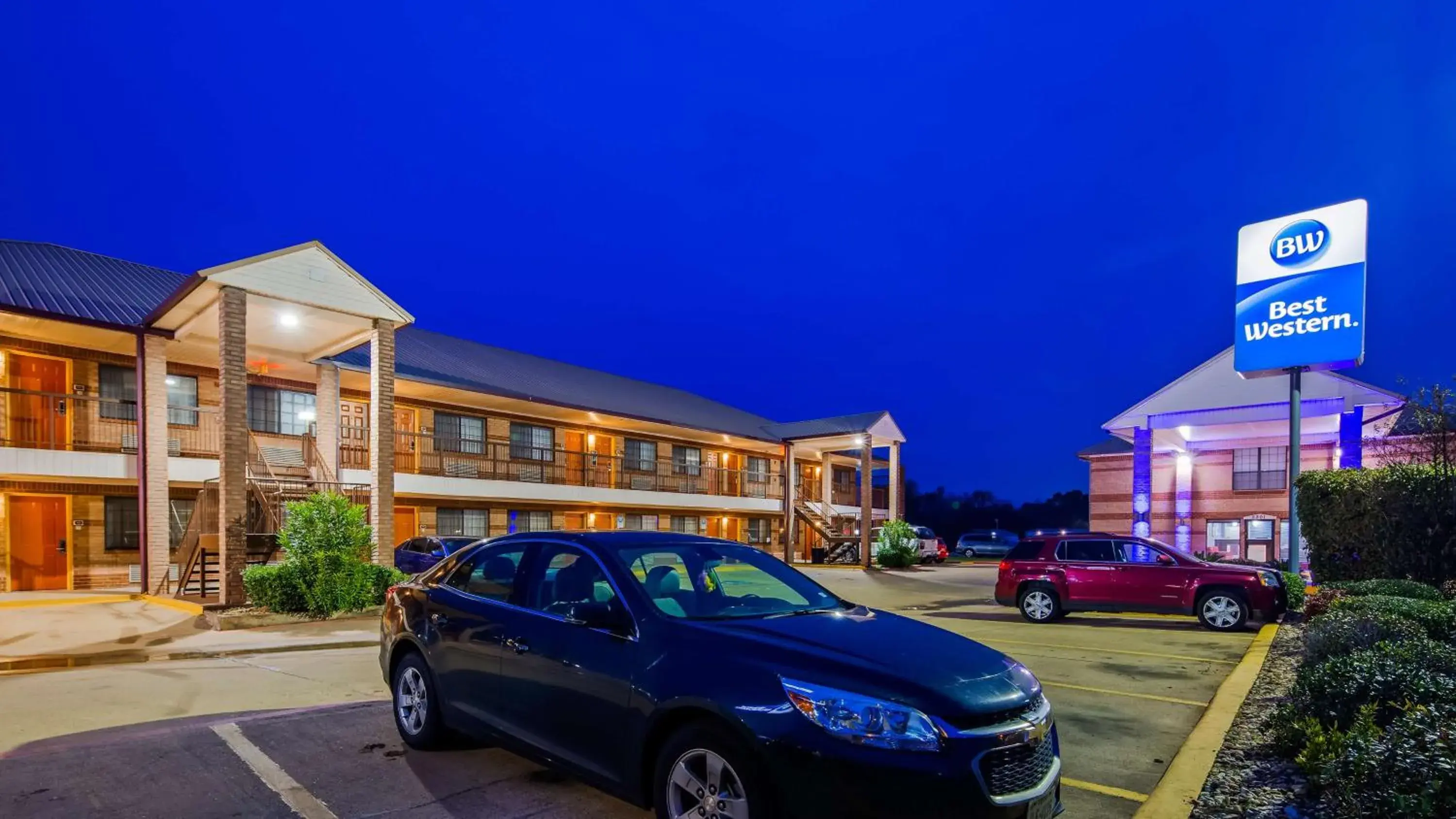Property building in Best Western Executive Inn Property building in Best Western Executive Inn