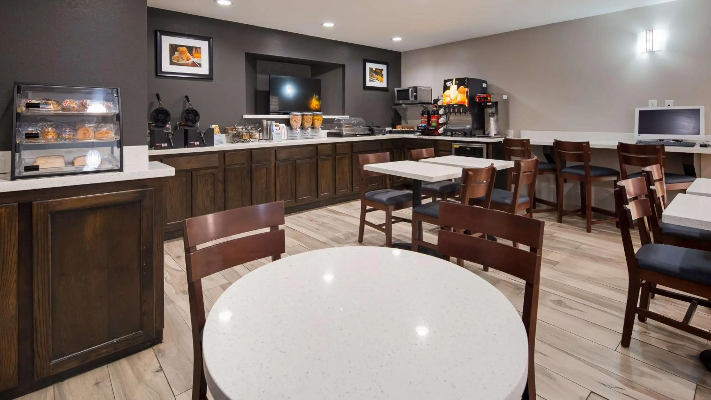 Restaurant/places to eat in Best Western Executive Inn