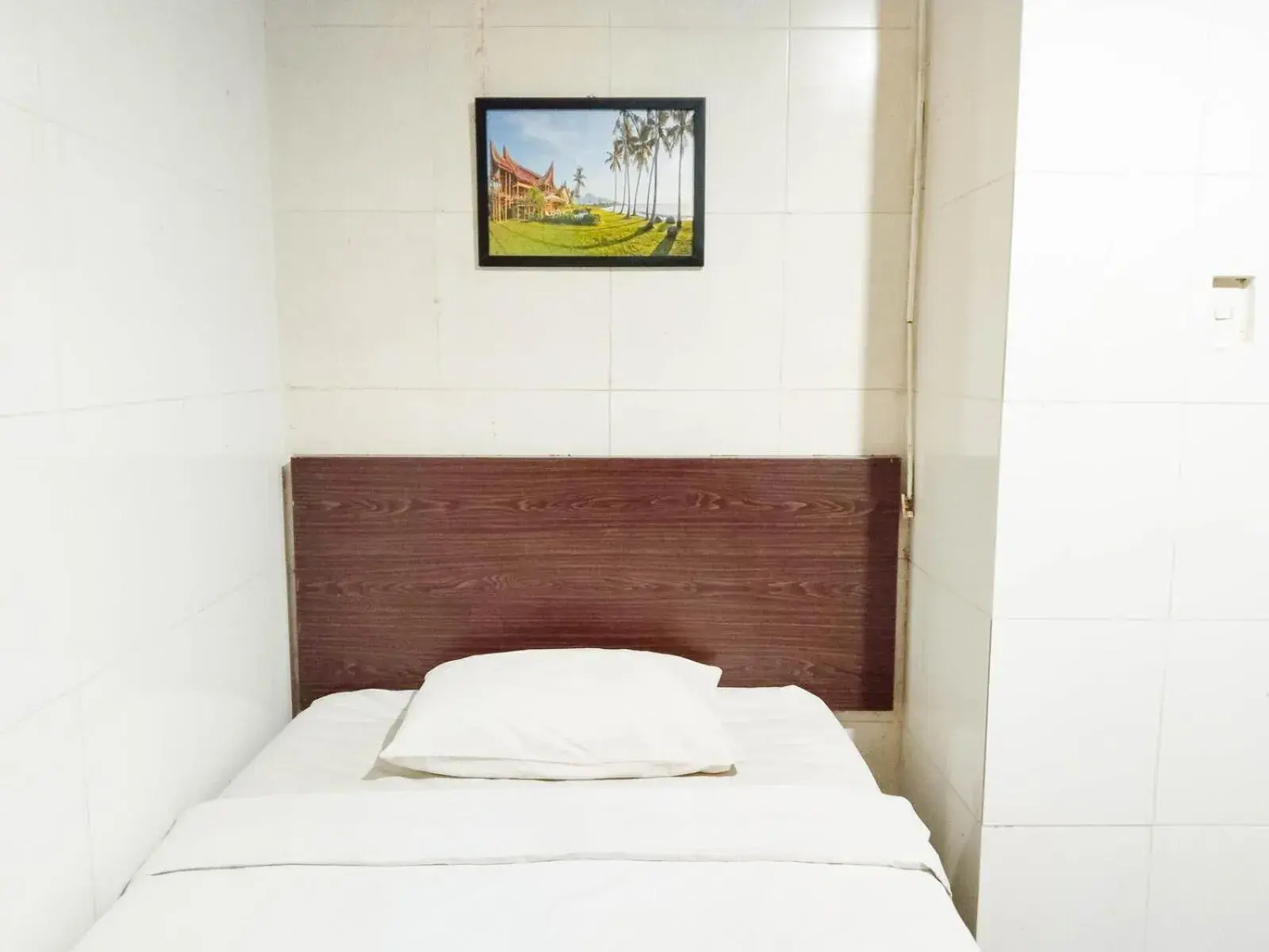 Standard Single Room in Hotel Labuhan Raya Standard Single Room in Hotel Labuhan Raya