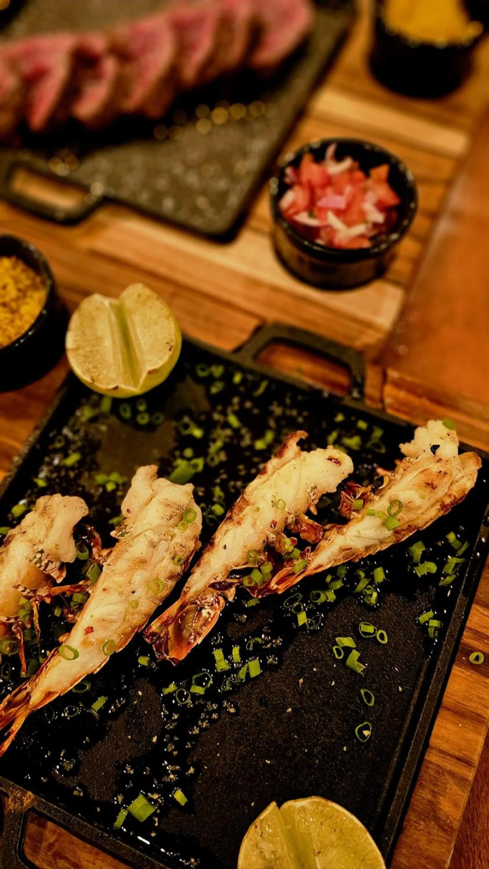 Restaurant/places to eat in Luau Hotel