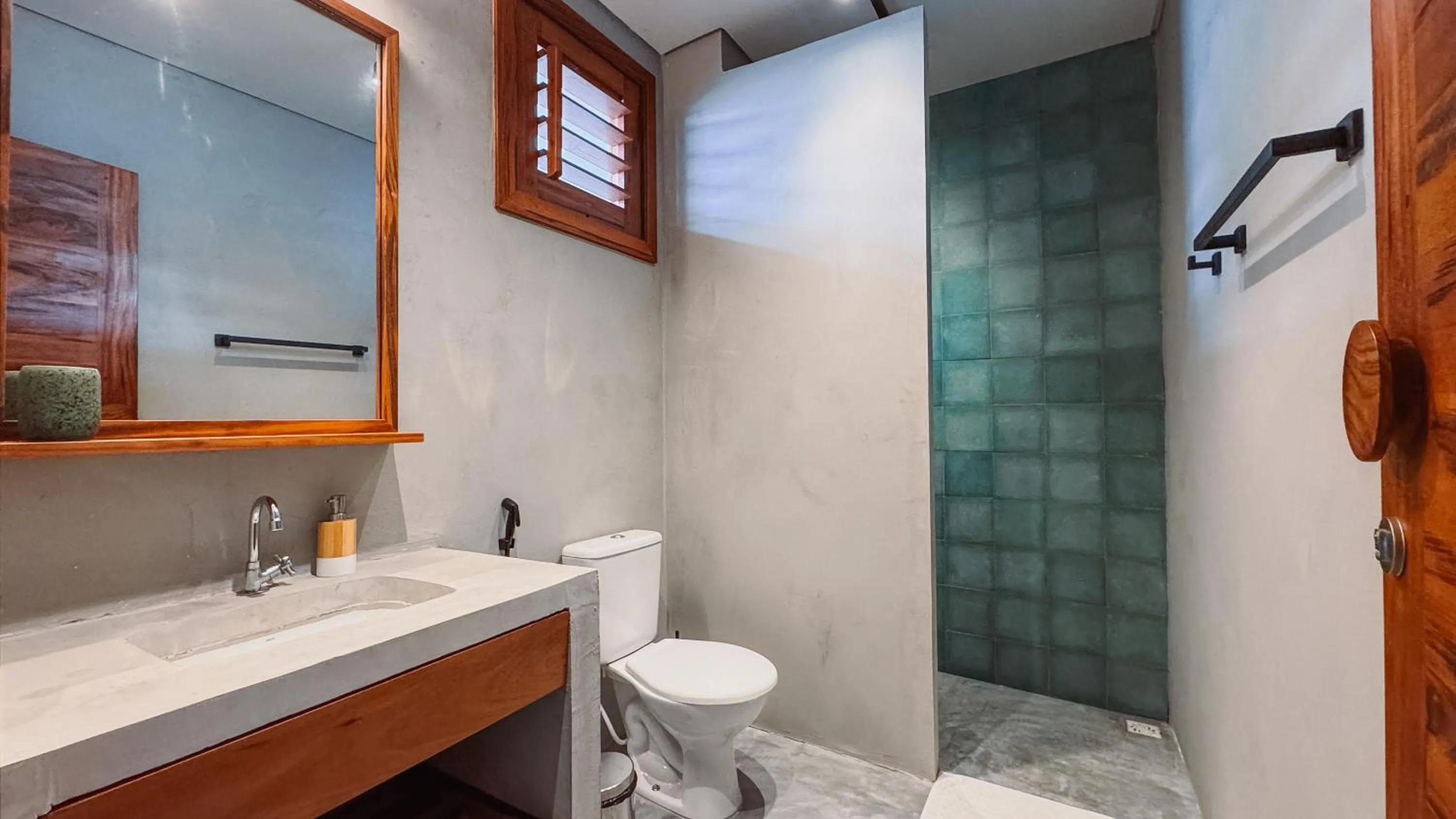 Shower in Luau Hotel
