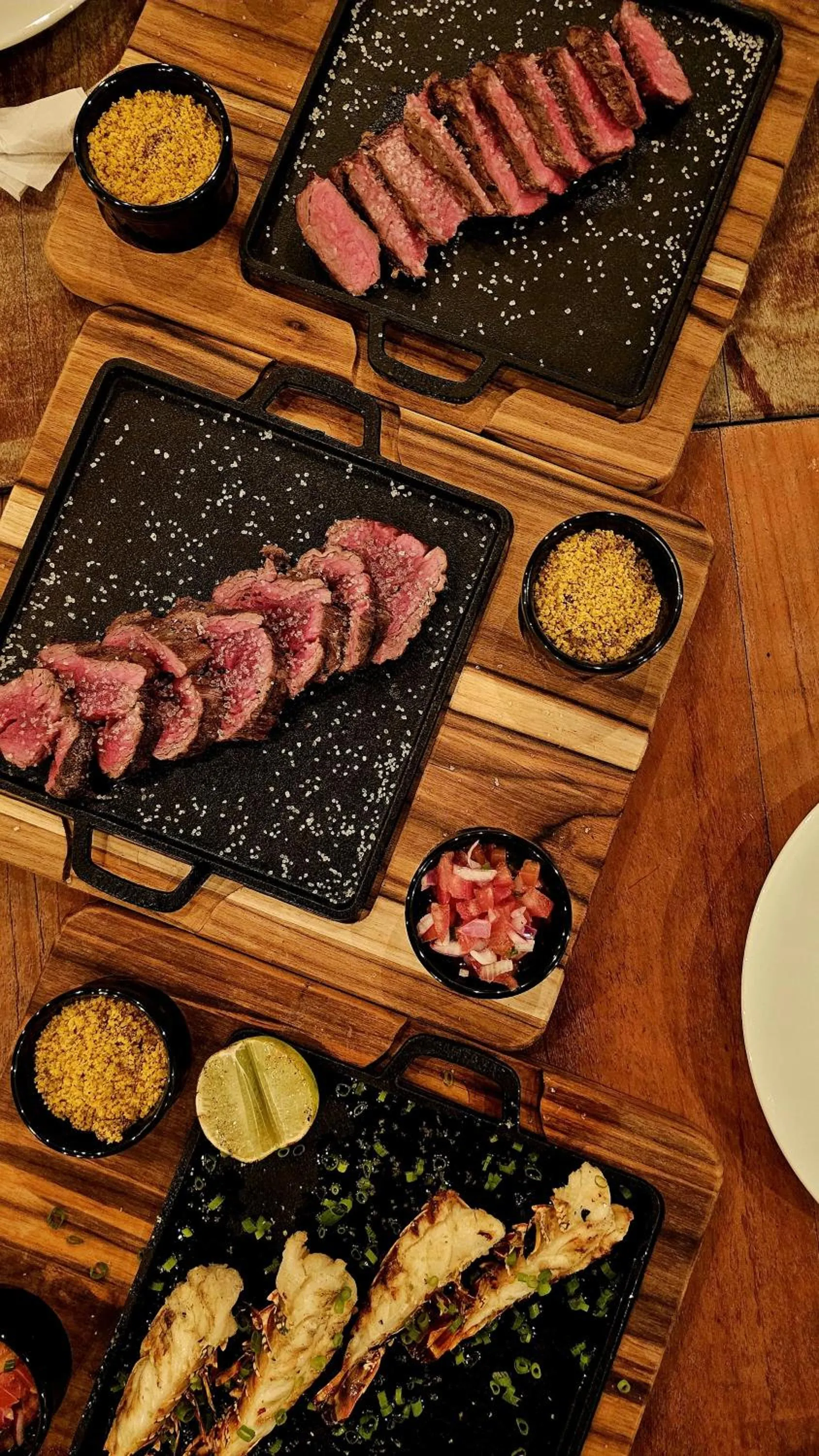 Restaurant/places to eat in Luau Hotel