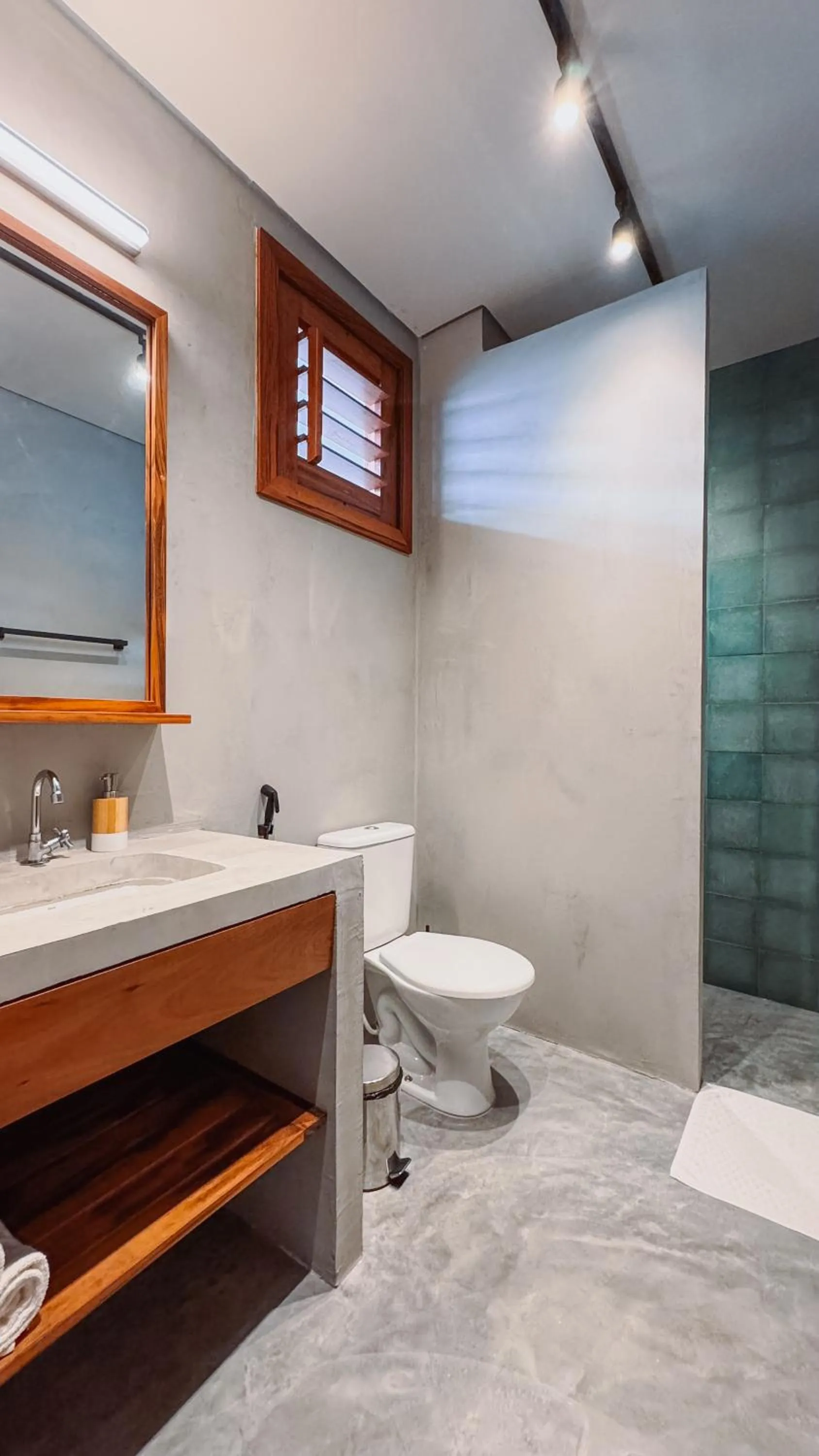 Shower in Luau Hotel