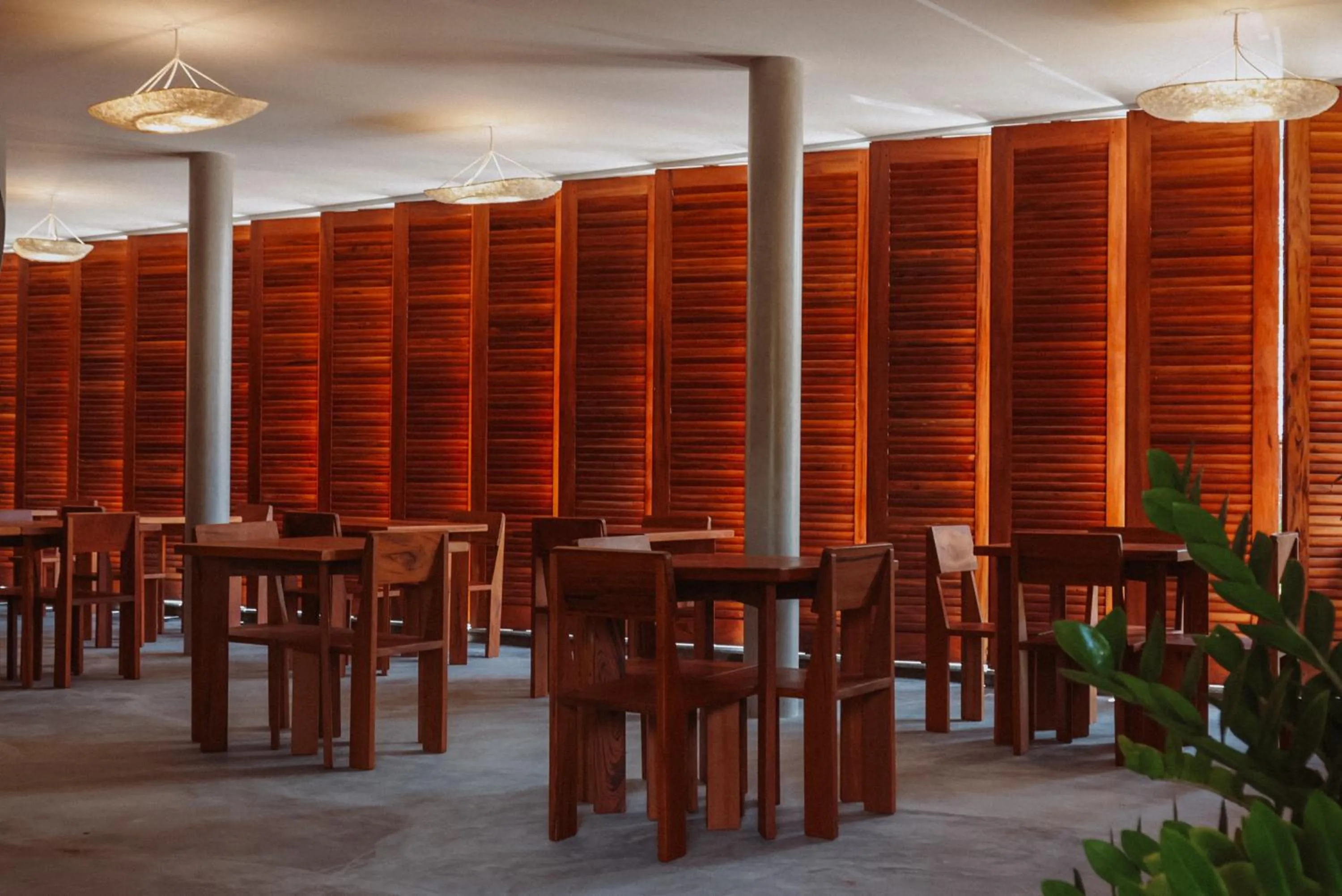 Restaurant/places to eat in Luau Hotel